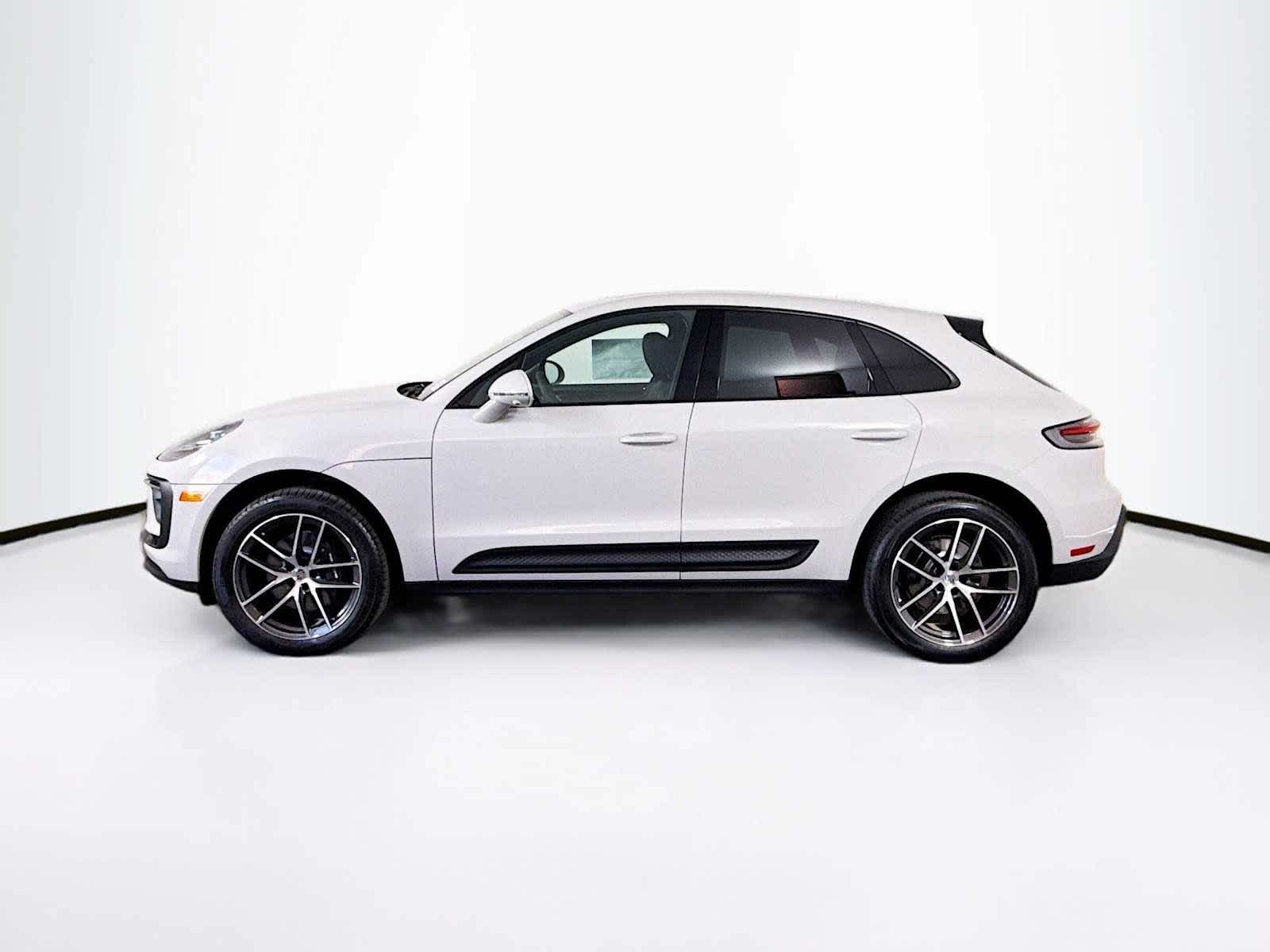 Thumbnail: 2026 Porsche Macan - 2