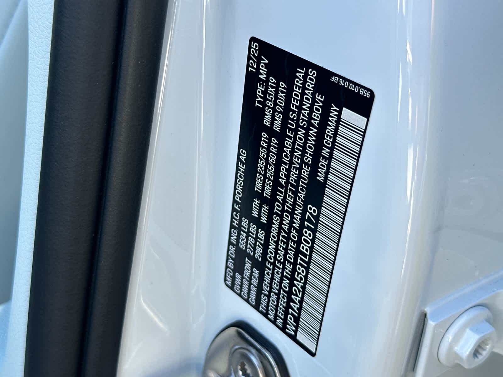 Thumbnail: 2026 Porsche Macan - 32