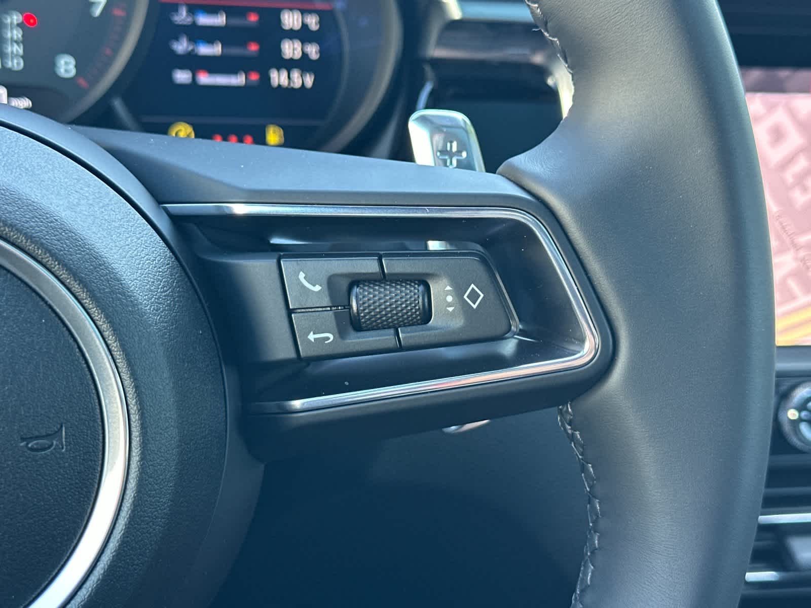 Thumbnail: 2026 Porsche Macan - 28