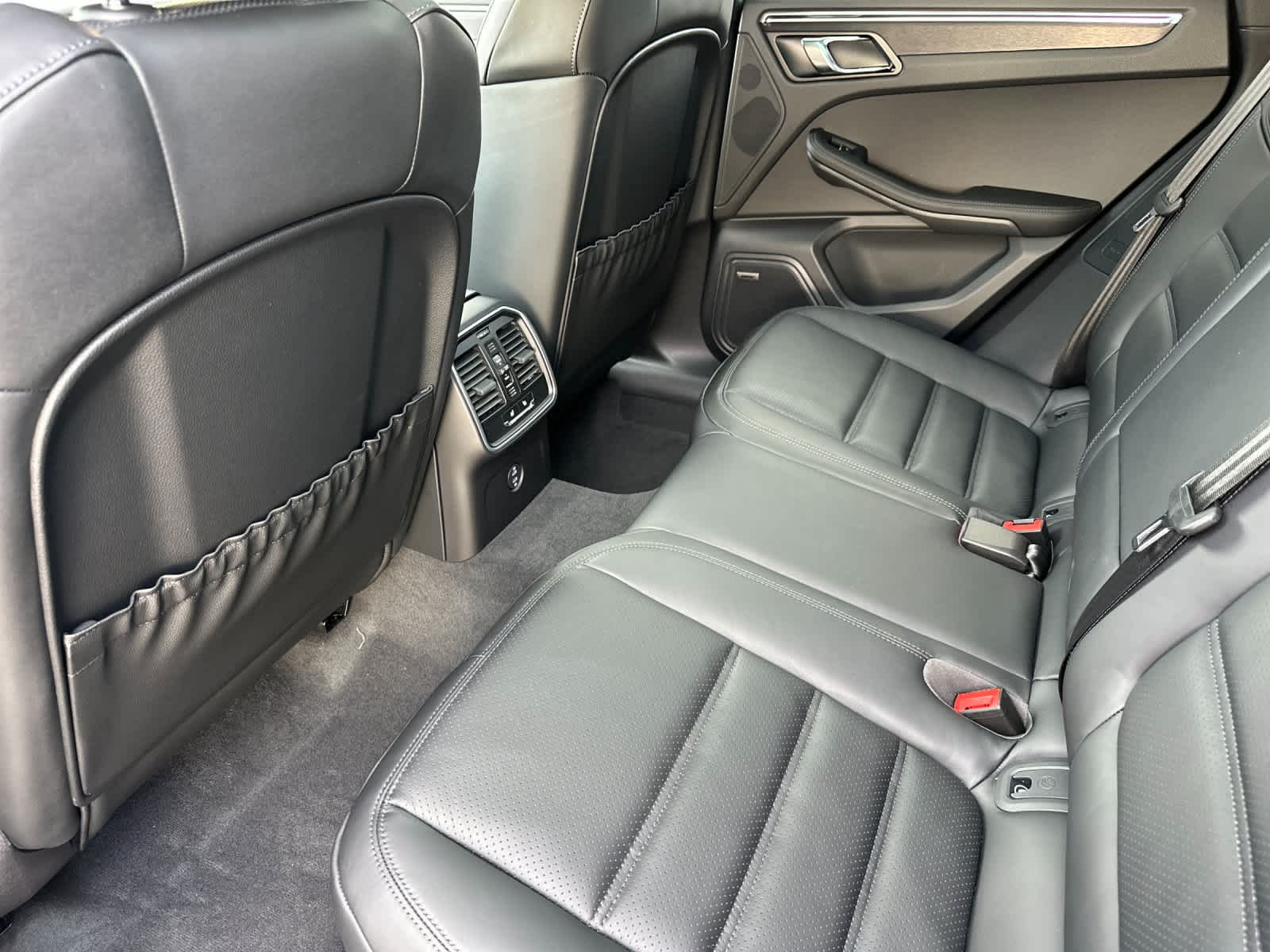 Thumbnail: 2026 Porsche Macan - 13