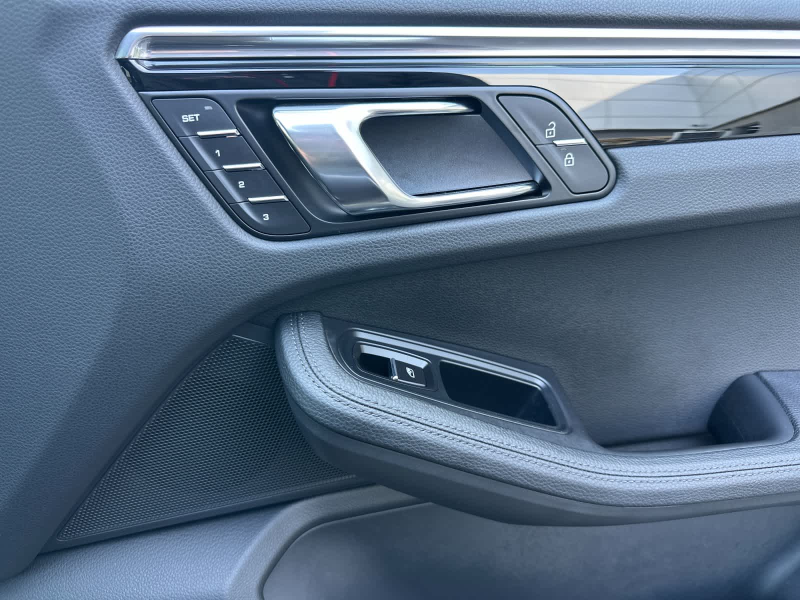 Thumbnail: 2025 Porsche Macan - 19