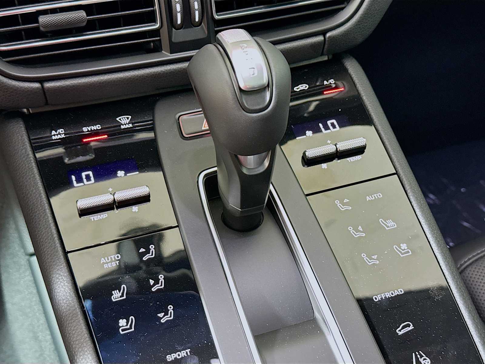 Thumbnail: 2025 Porsche Macan - 13