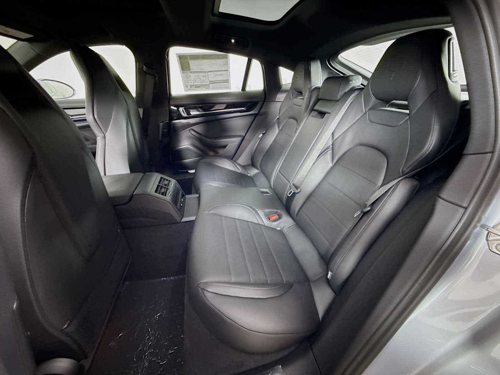 Thumbnail: 2026 Porsche Panamera - 17