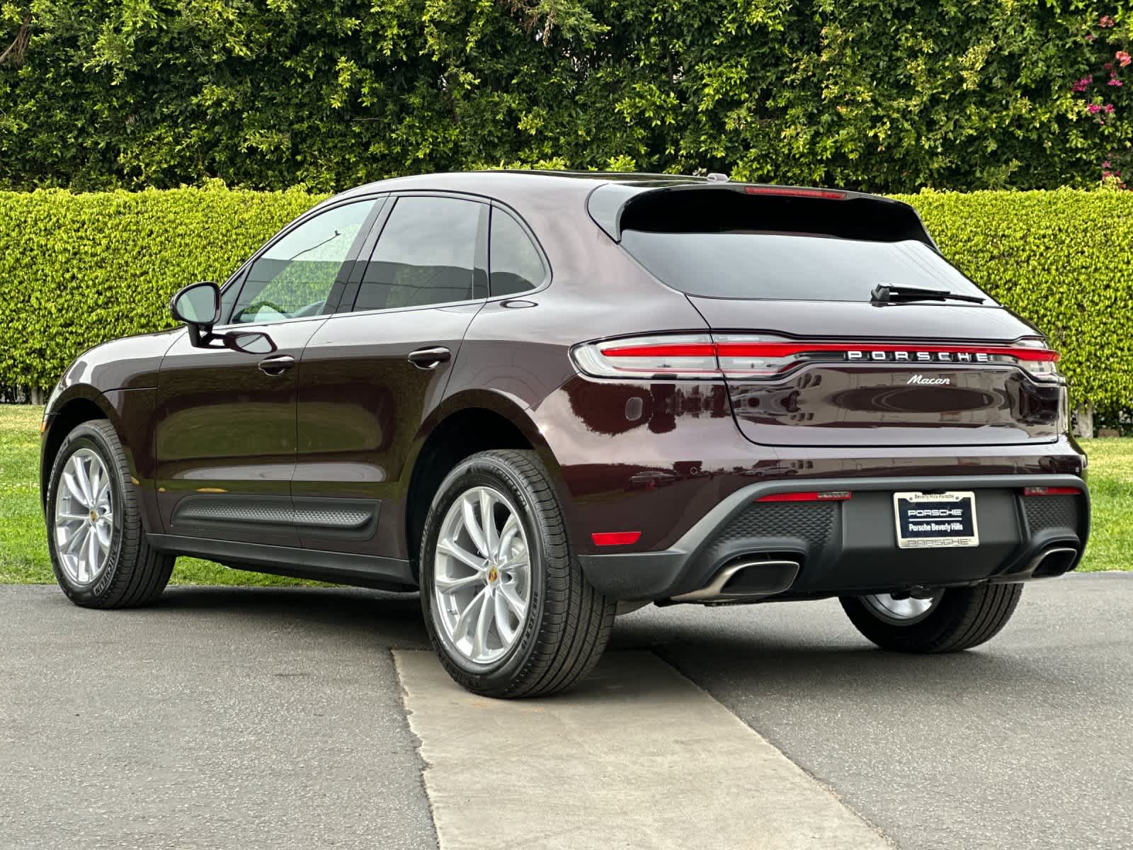 Thumbnail: 2026 Porsche Macan - 3