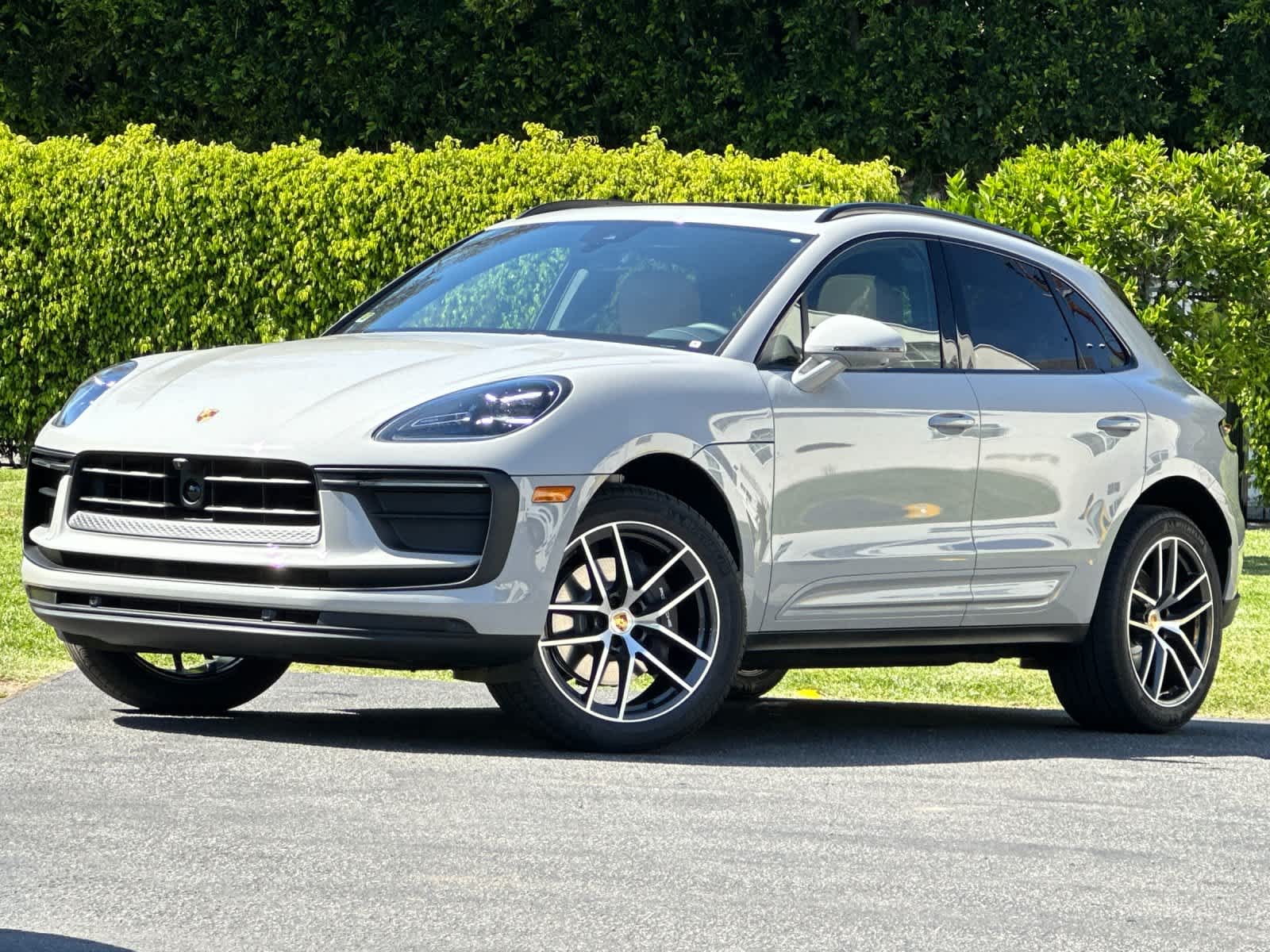 Thumbnail: 2026 Porsche Macan - 1