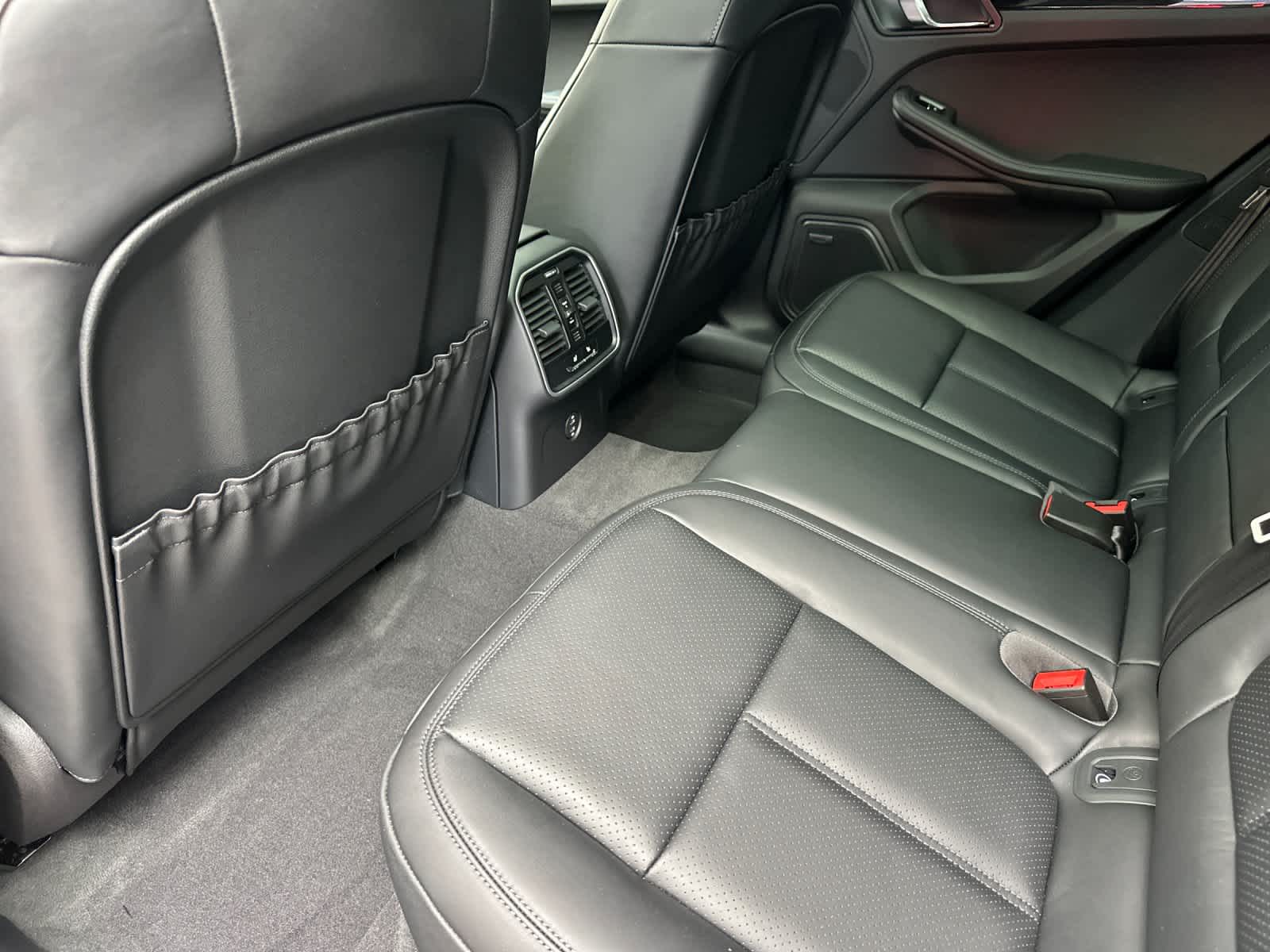 Thumbnail: 2026 Porsche Macan - 13