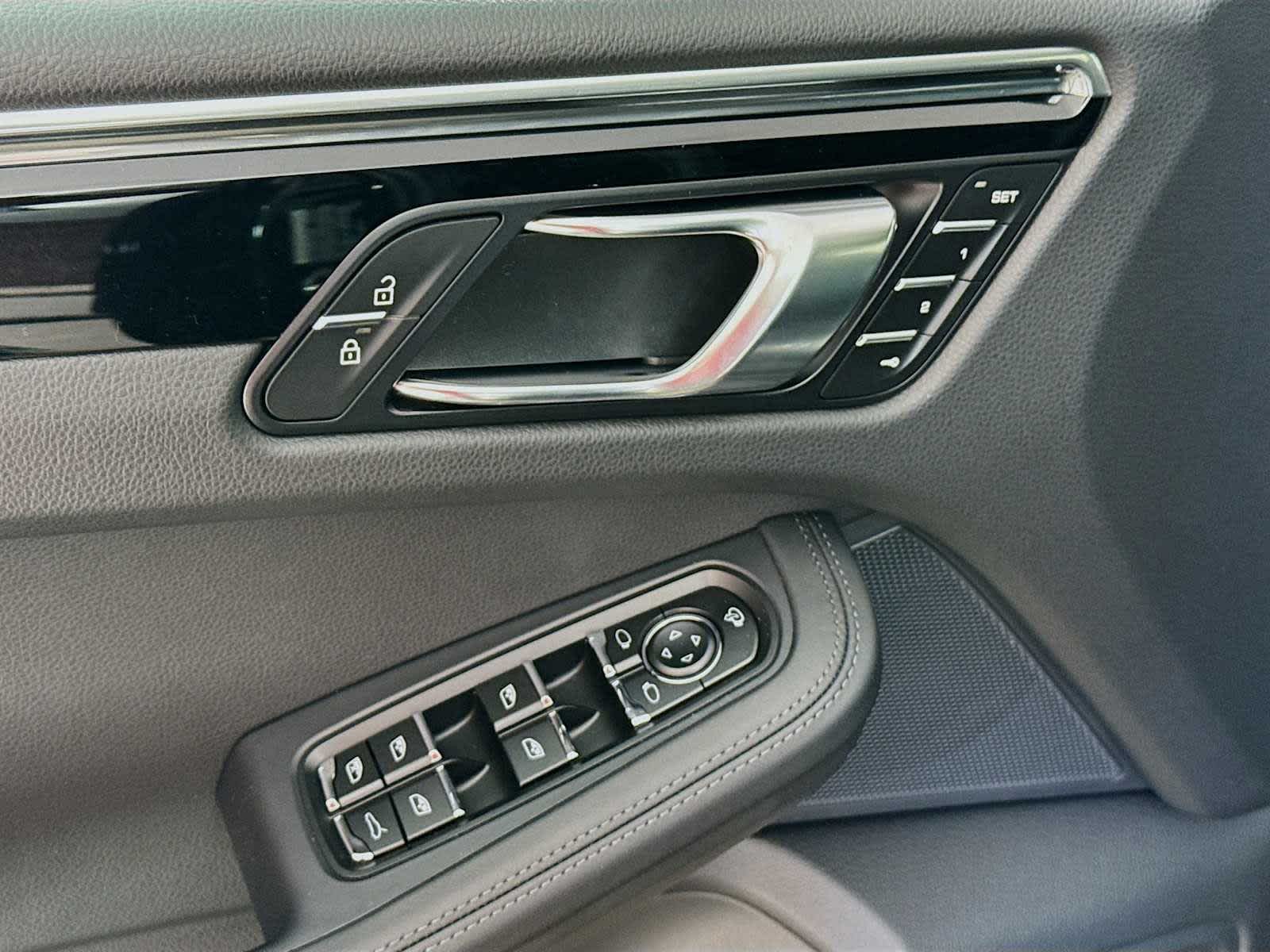 Thumbnail: 2025 Porsche Macan - 14