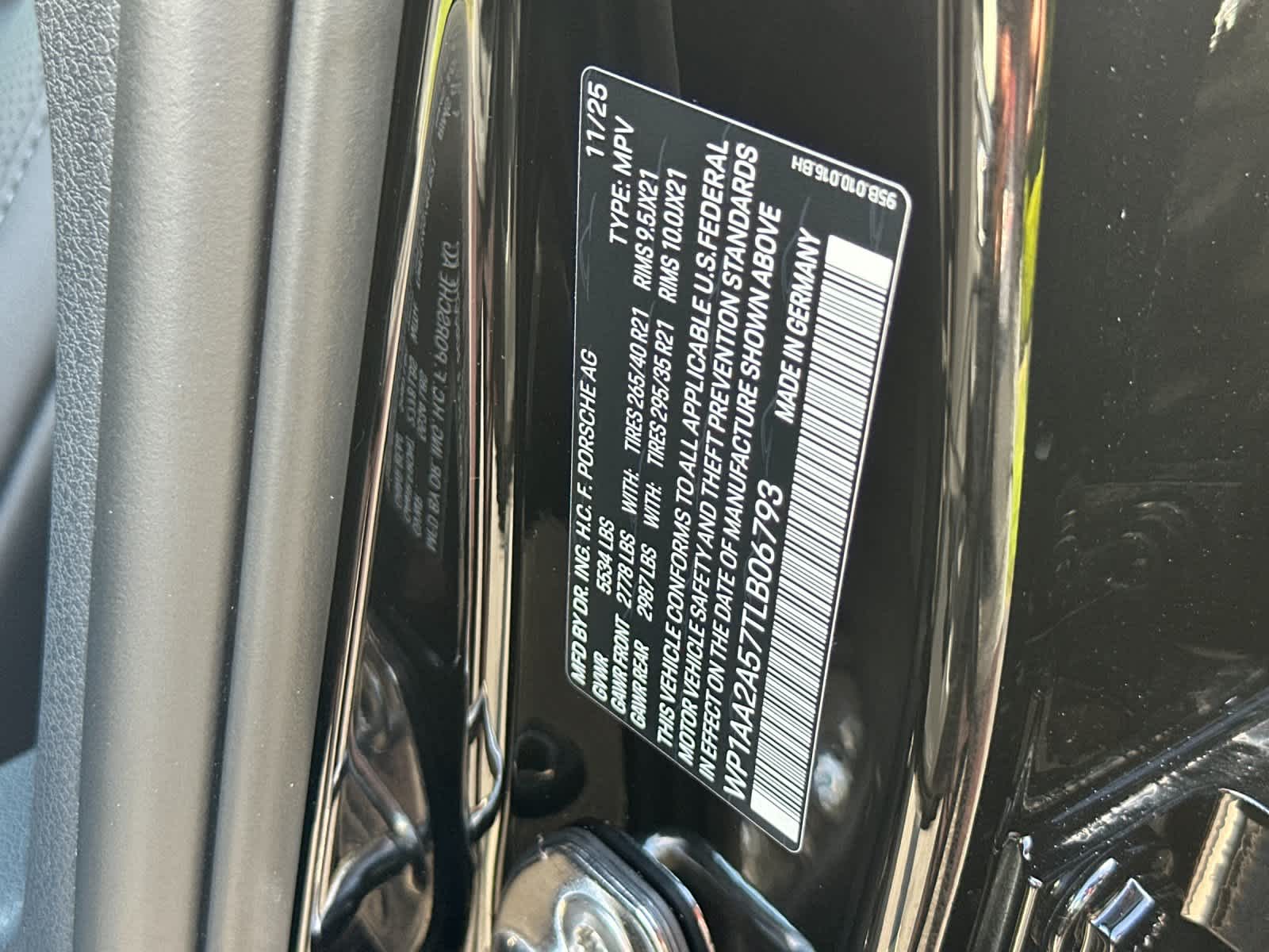 Thumbnail: 2026 Porsche Macan - 32