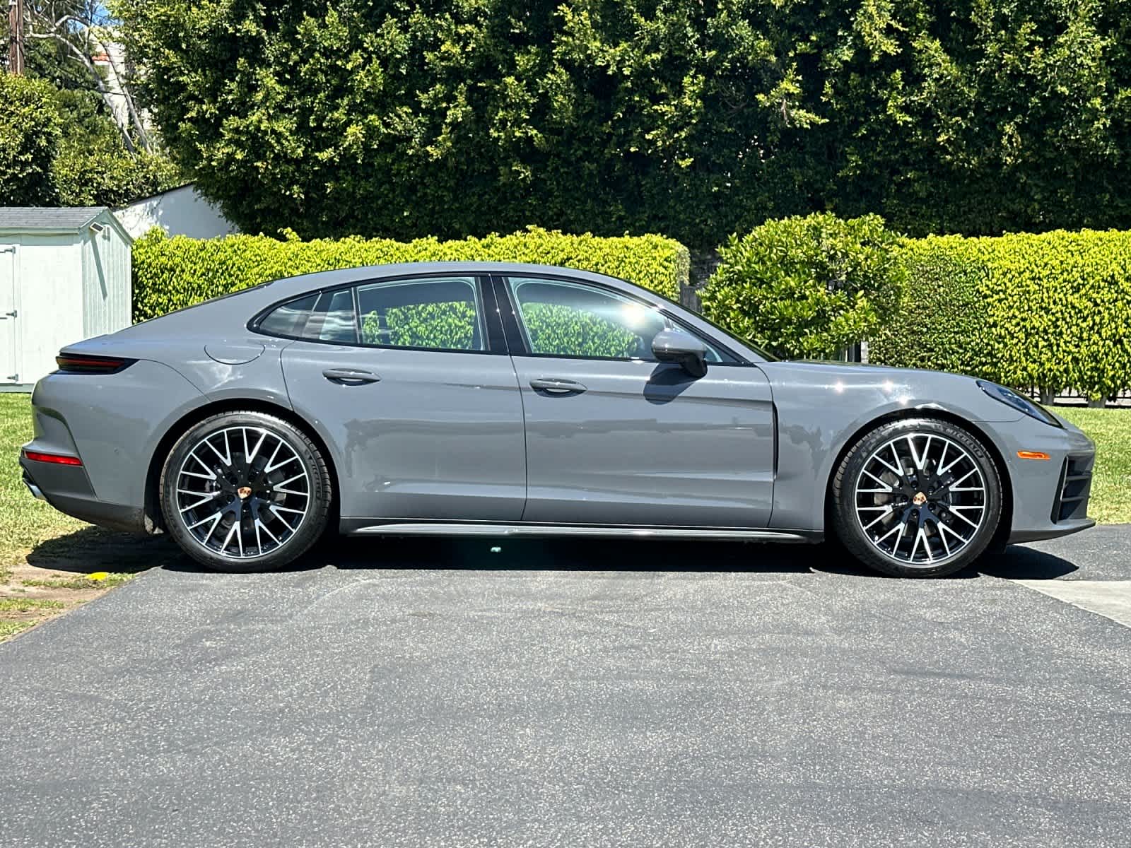 Thumbnail: 2026 Porsche Panamera - 9