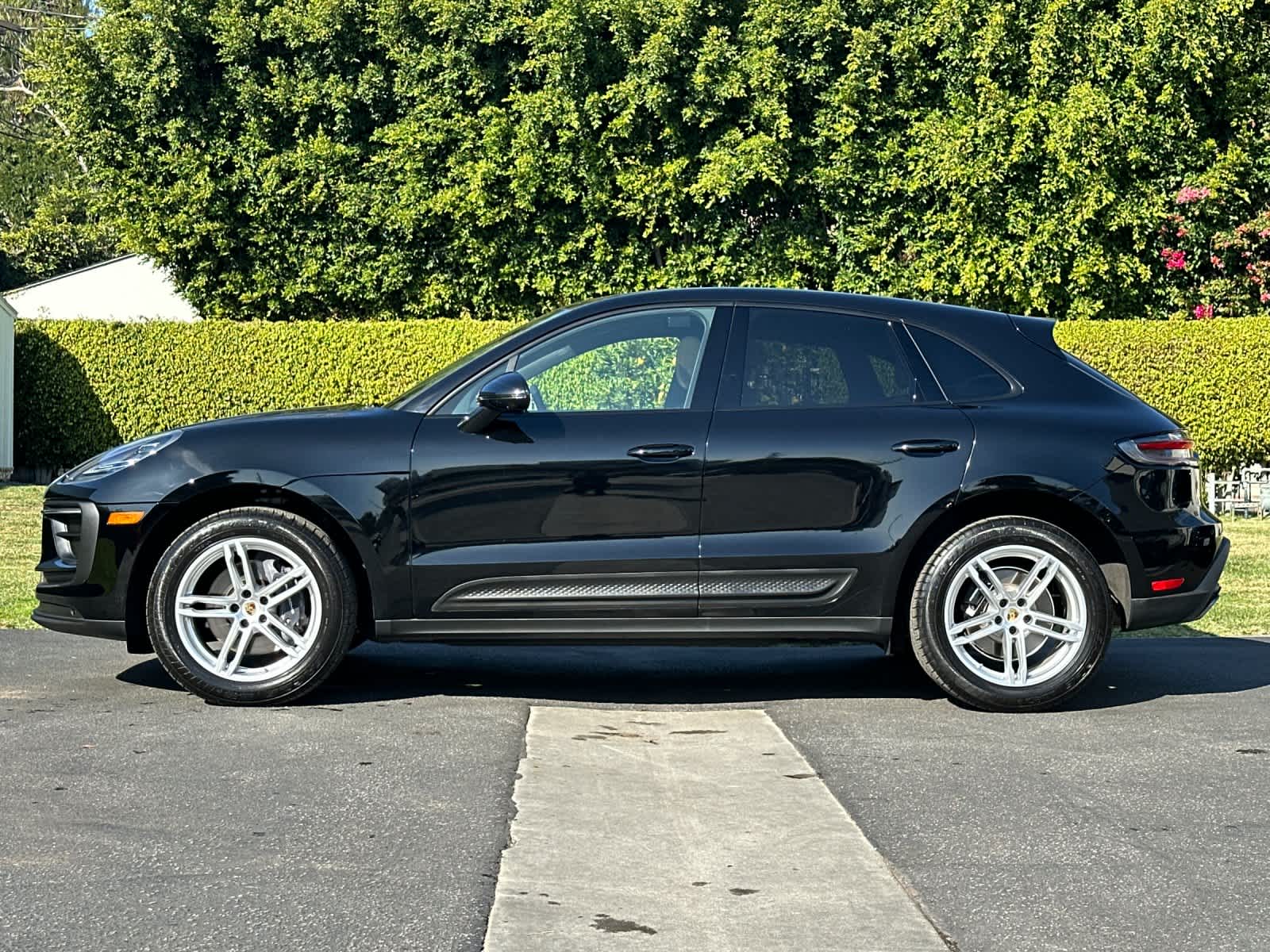 Thumbnail: 2025 Porsche Macan - 2