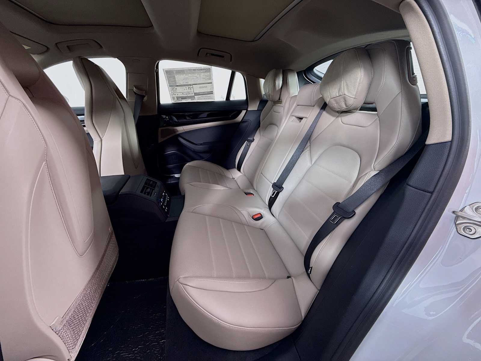 Thumbnail: 2025 Porsche Panamera - 17