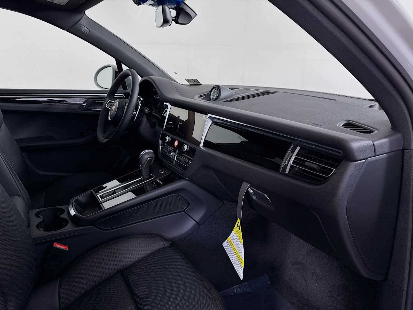 Thumbnail: 2026 Porsche Macan - 22