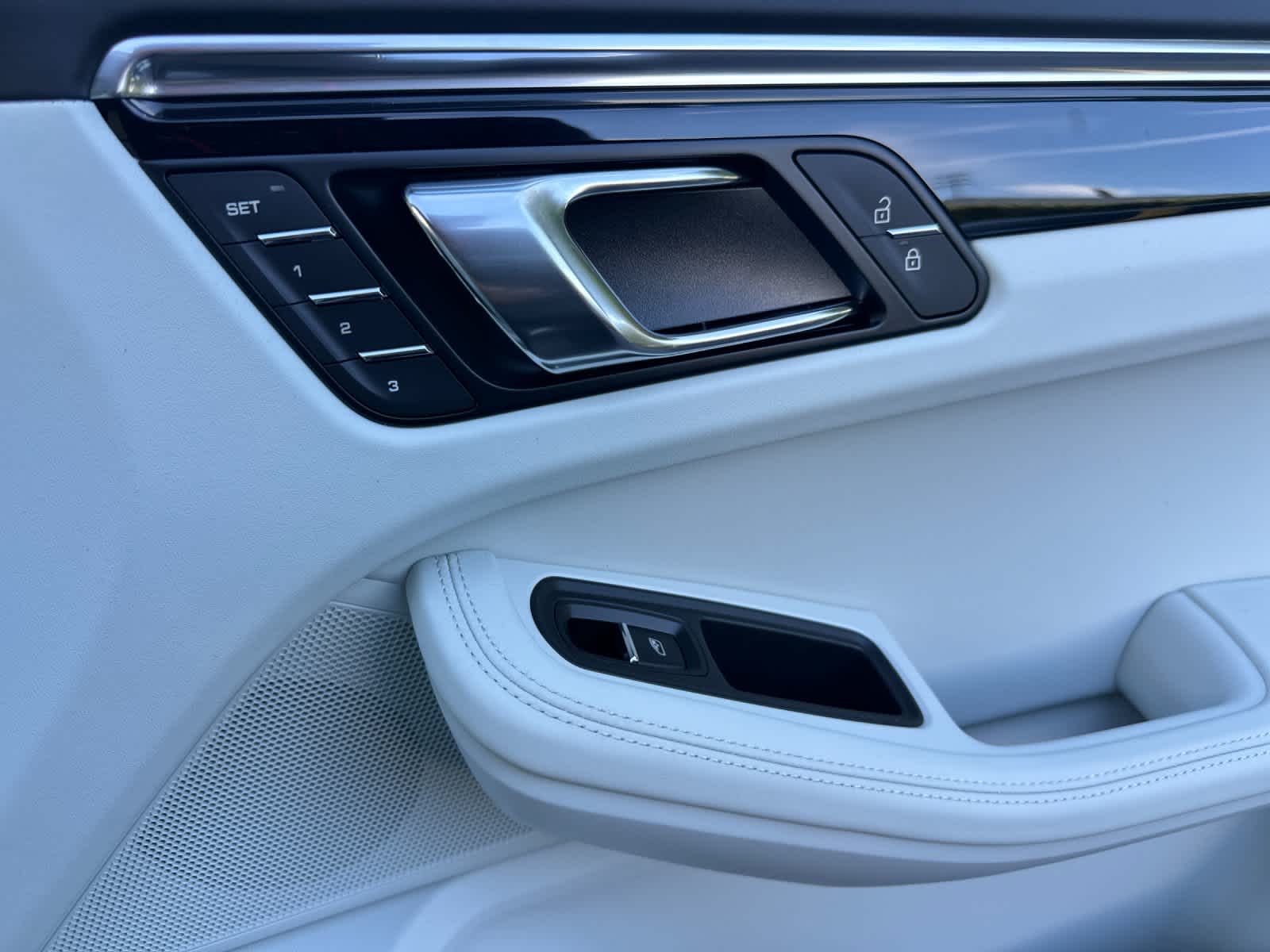 Thumbnail: 2026 Porsche Macan - 19