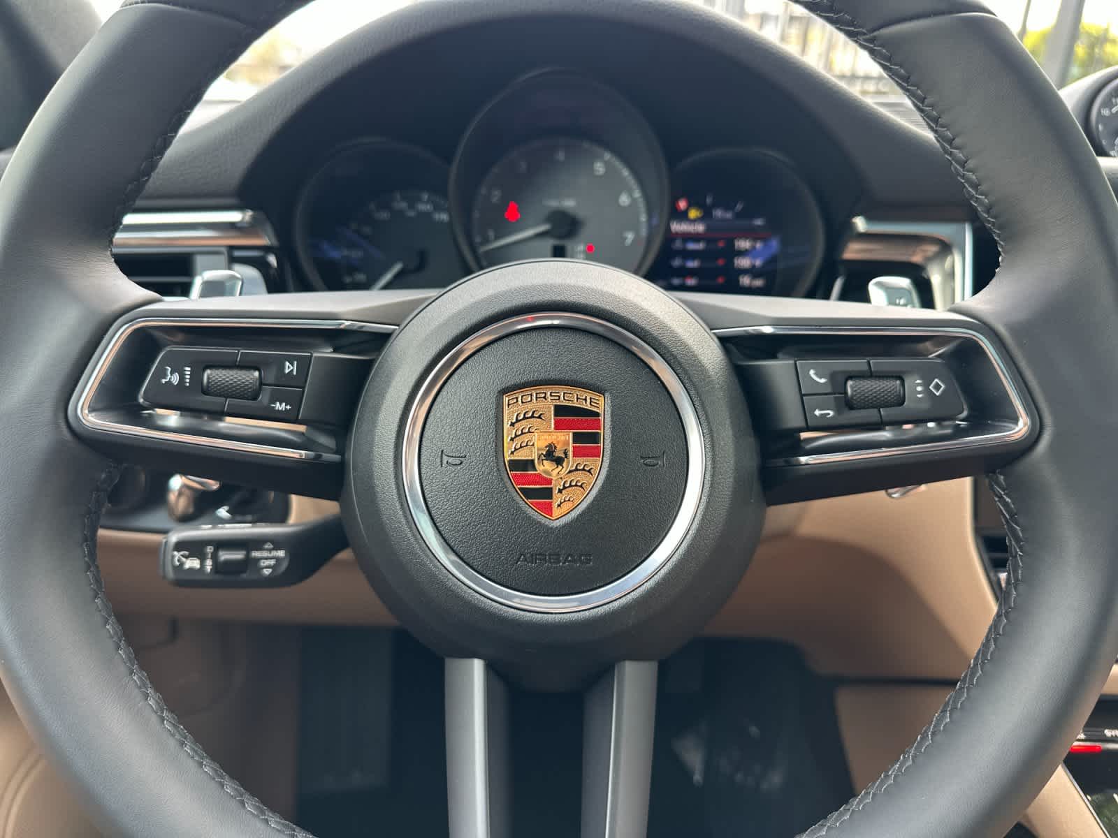 Thumbnail: 2026 Porsche Macan - 26