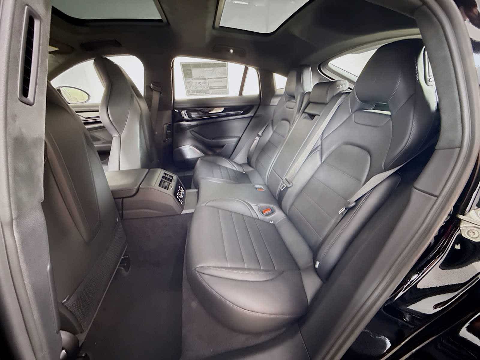 Thumbnail: 2026 Porsche Panamera - 17