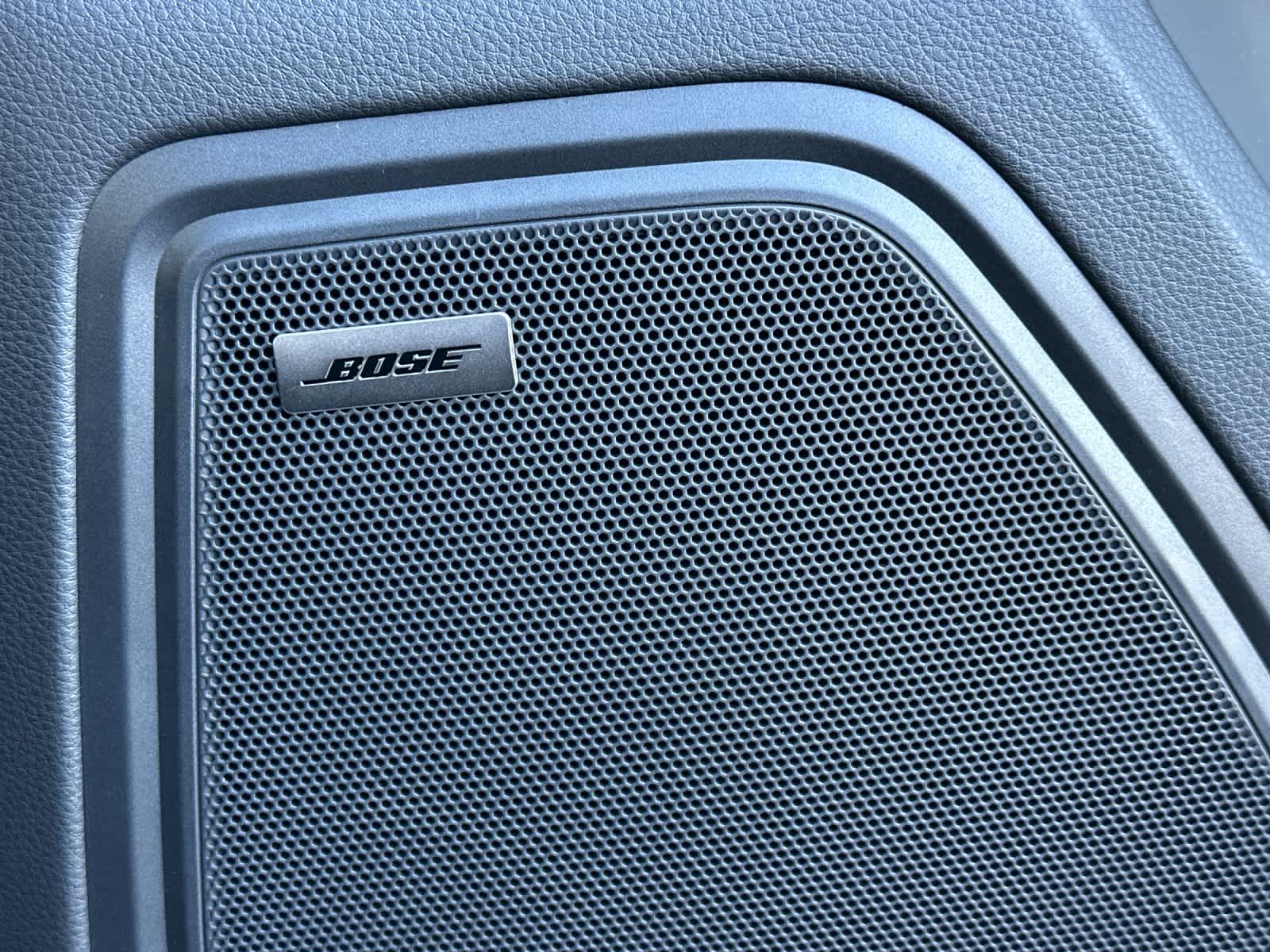 Thumbnail: 2026 Porsche Macan - 20