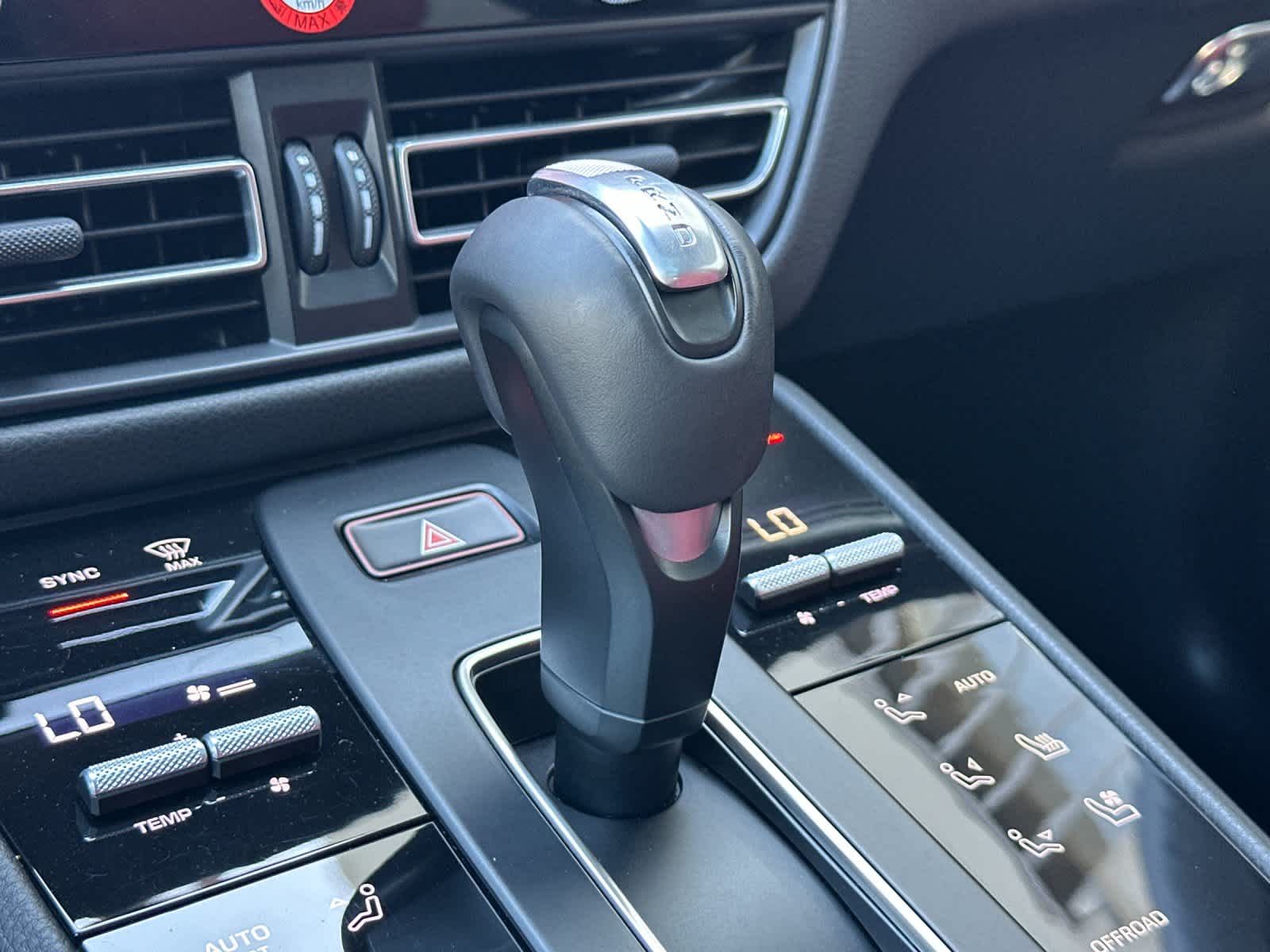 Thumbnail: 2025 Porsche Macan - 25