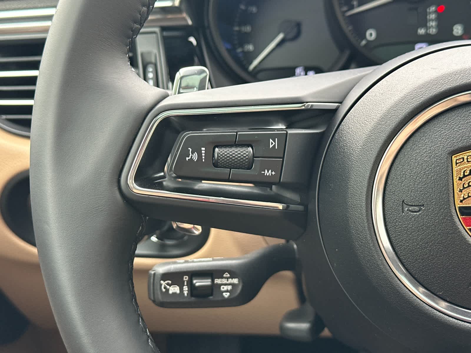 Thumbnail: 2026 Porsche Macan - 26