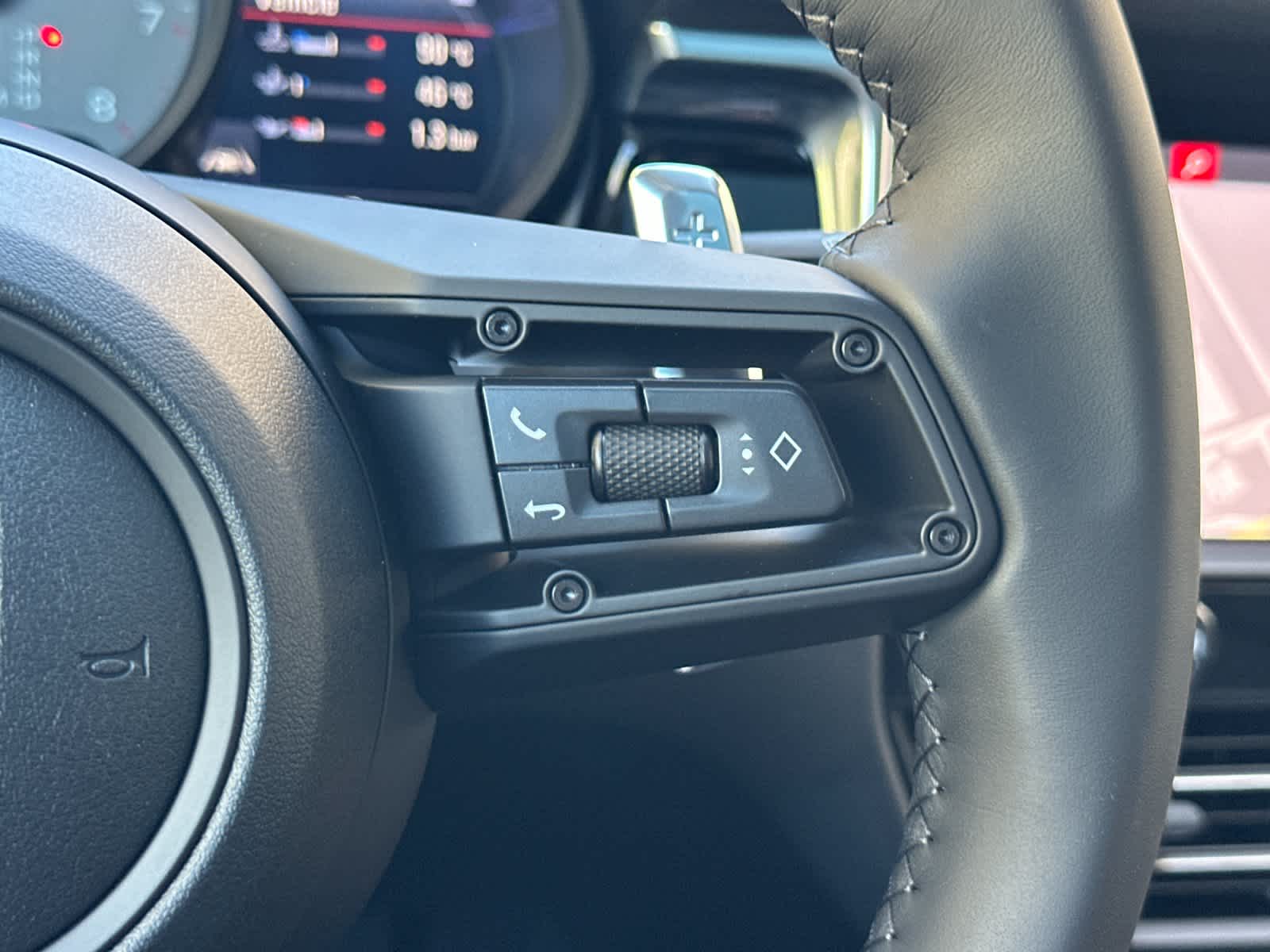 Thumbnail: 2026 Porsche Macan - 28