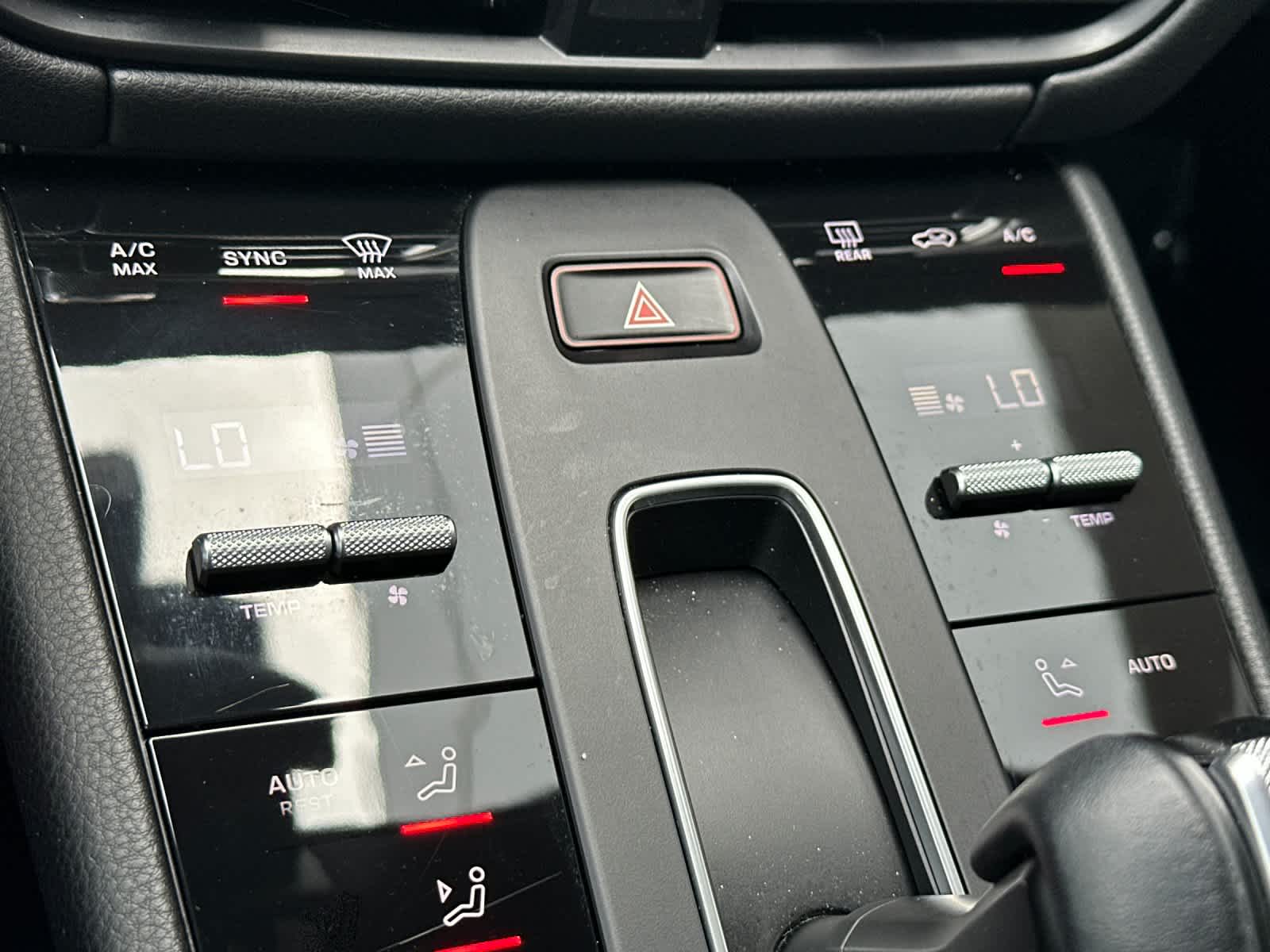 Thumbnail: 2022 Porsche Macan - 24