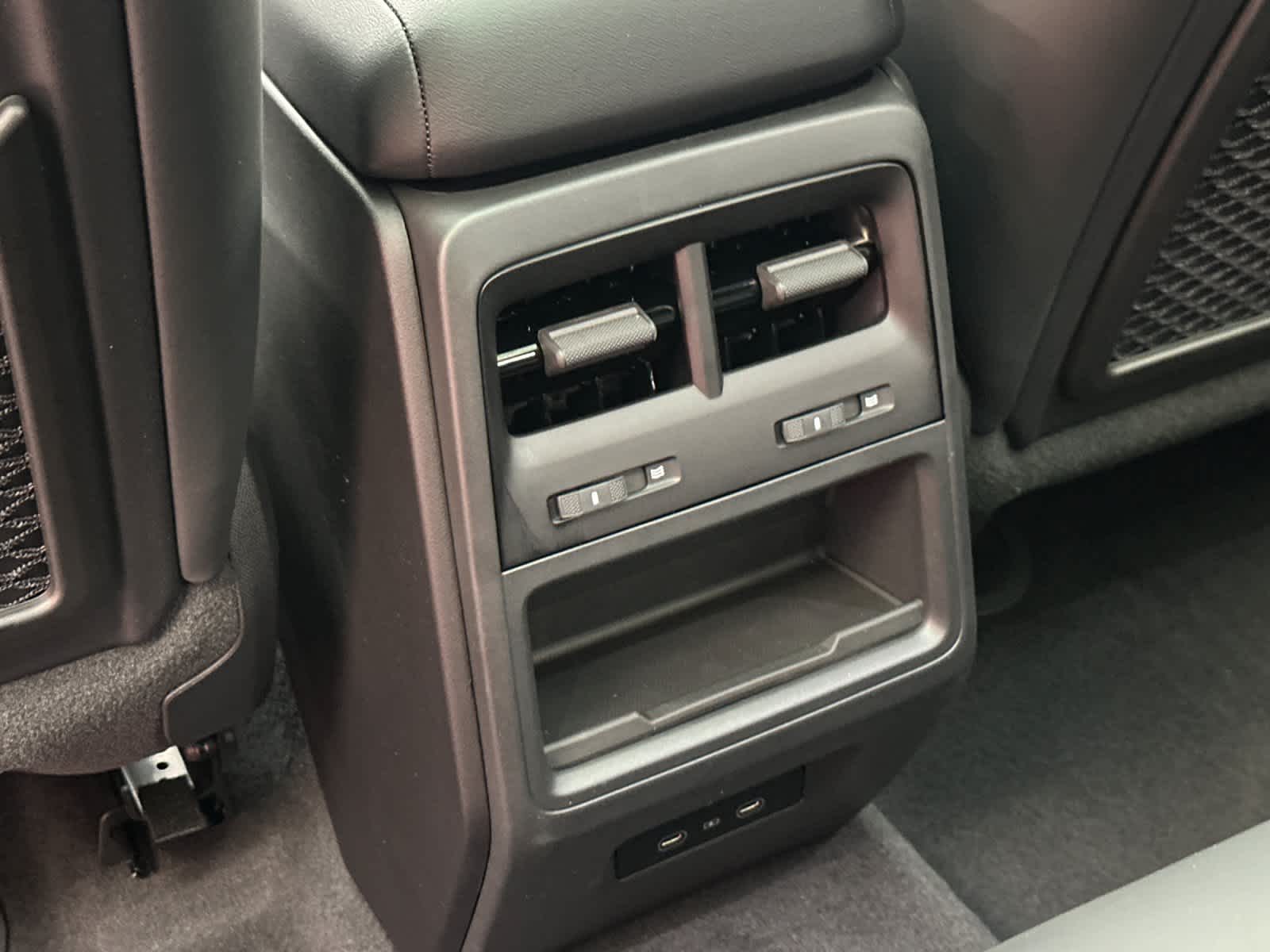 Thumbnail: 2026 Porsche Macan - 14