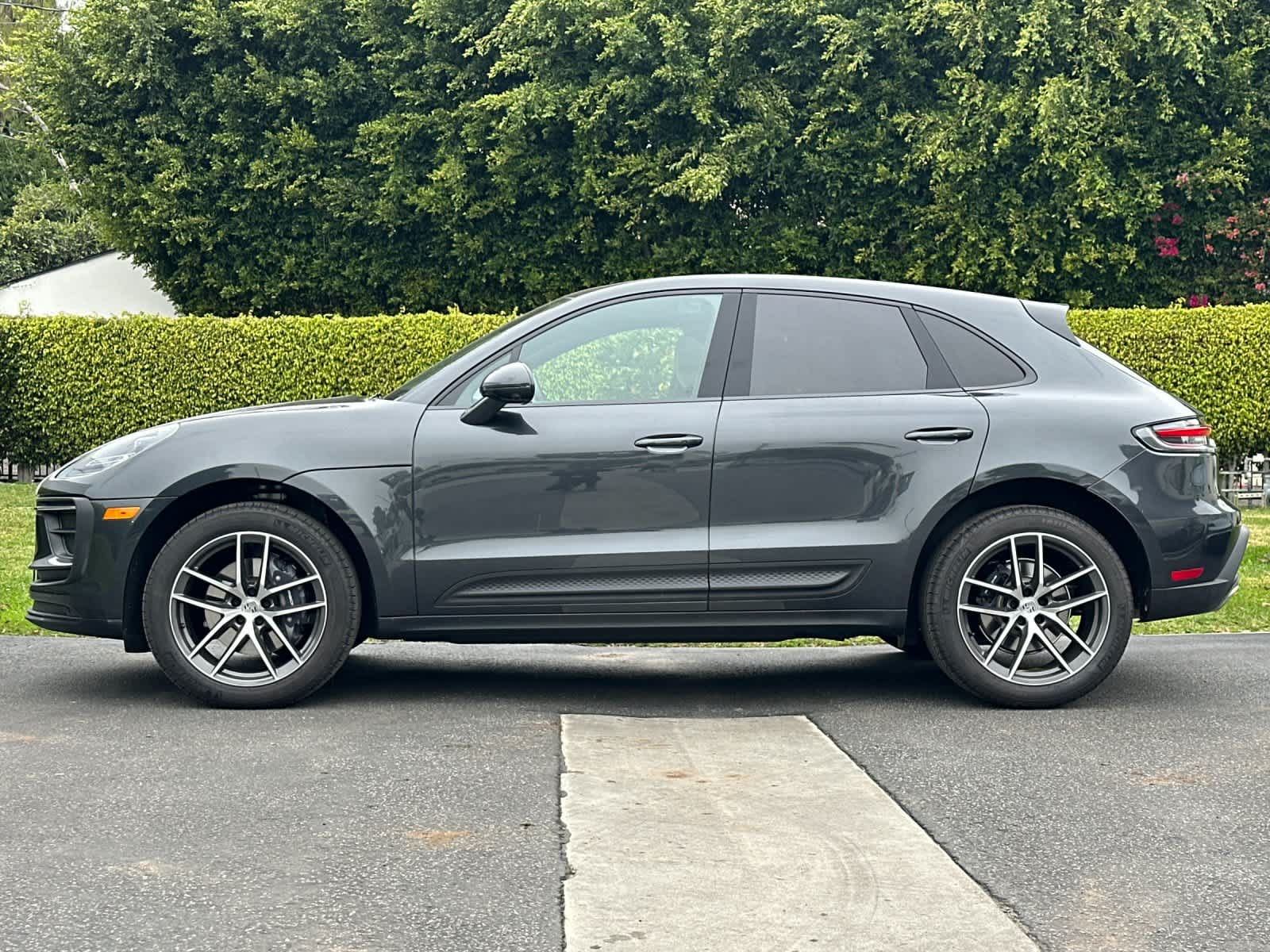 Thumbnail: 2025 Porsche Macan - 2