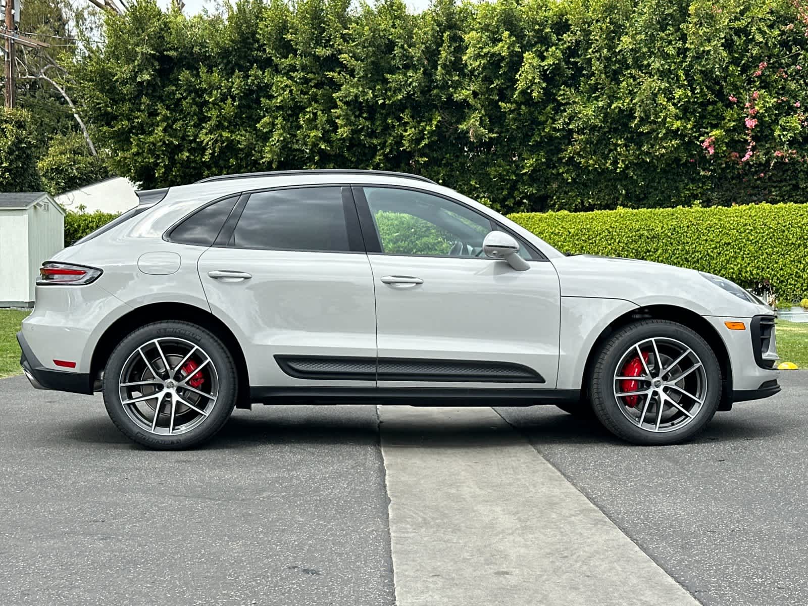 Thumbnail: 2026 Porsche Macan - 9