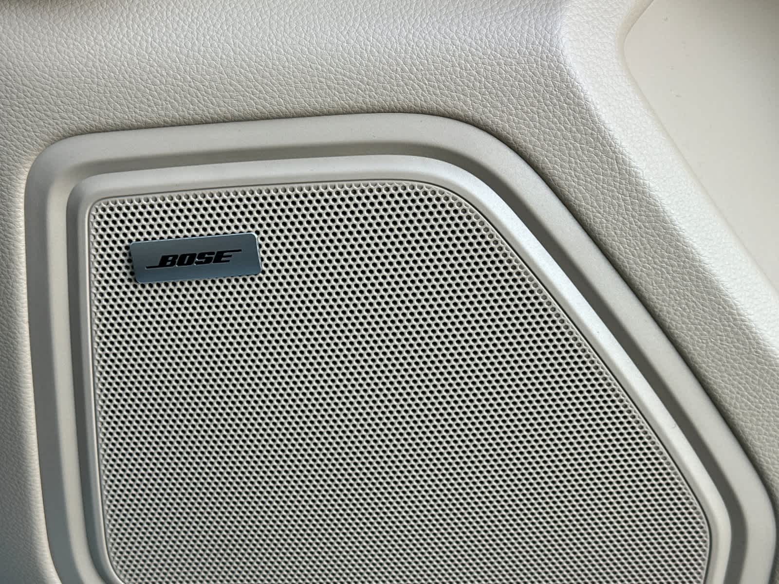 Thumbnail: 2026 Porsche Macan - 20