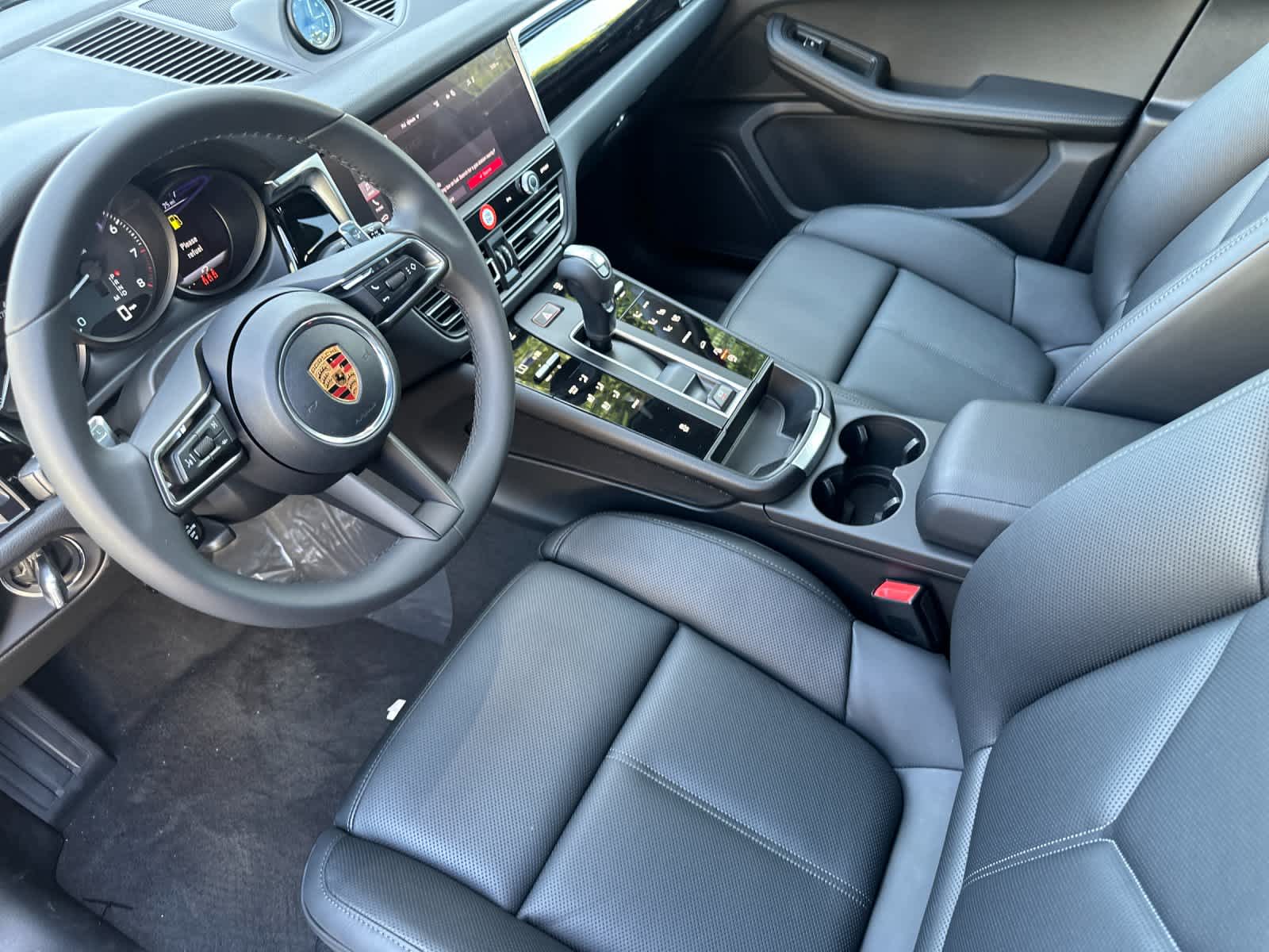 Thumbnail: 2026 Porsche Macan - 4