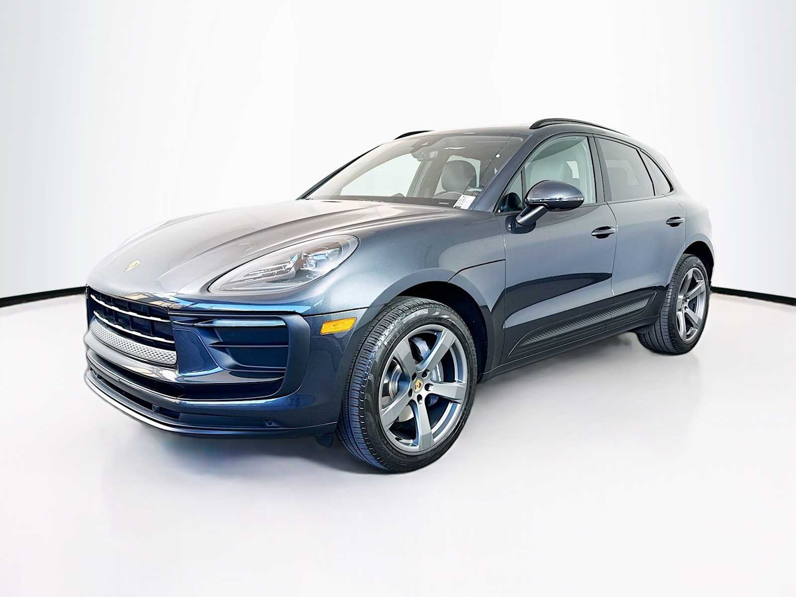 Thumbnail: 2022 Porsche Macan - 1