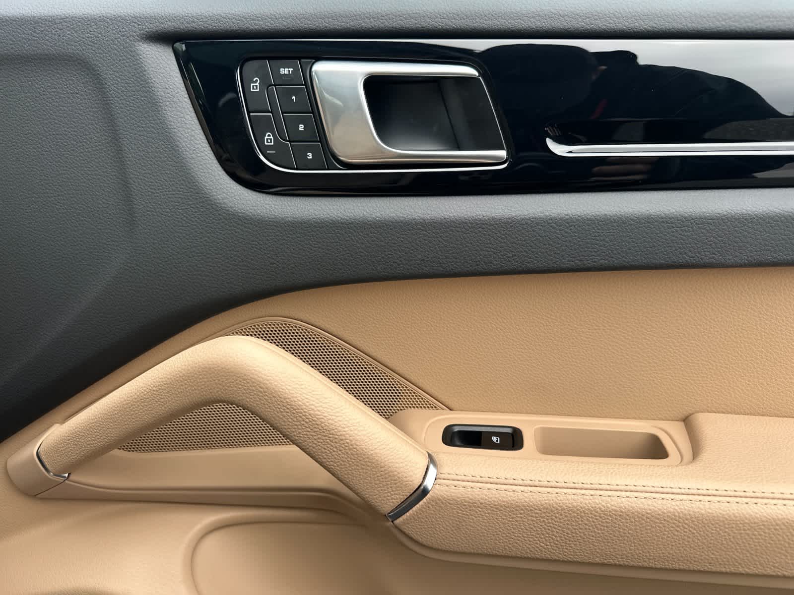 Thumbnail: 2023 Porsche Cayenne - 19