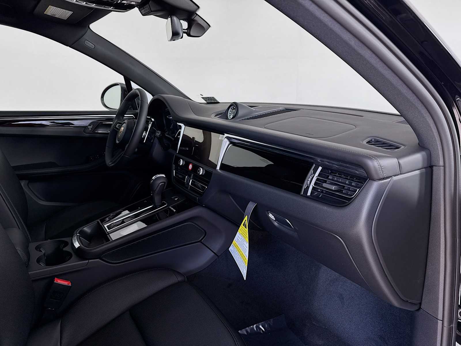 Thumbnail: 2025 Porsche Macan - 22