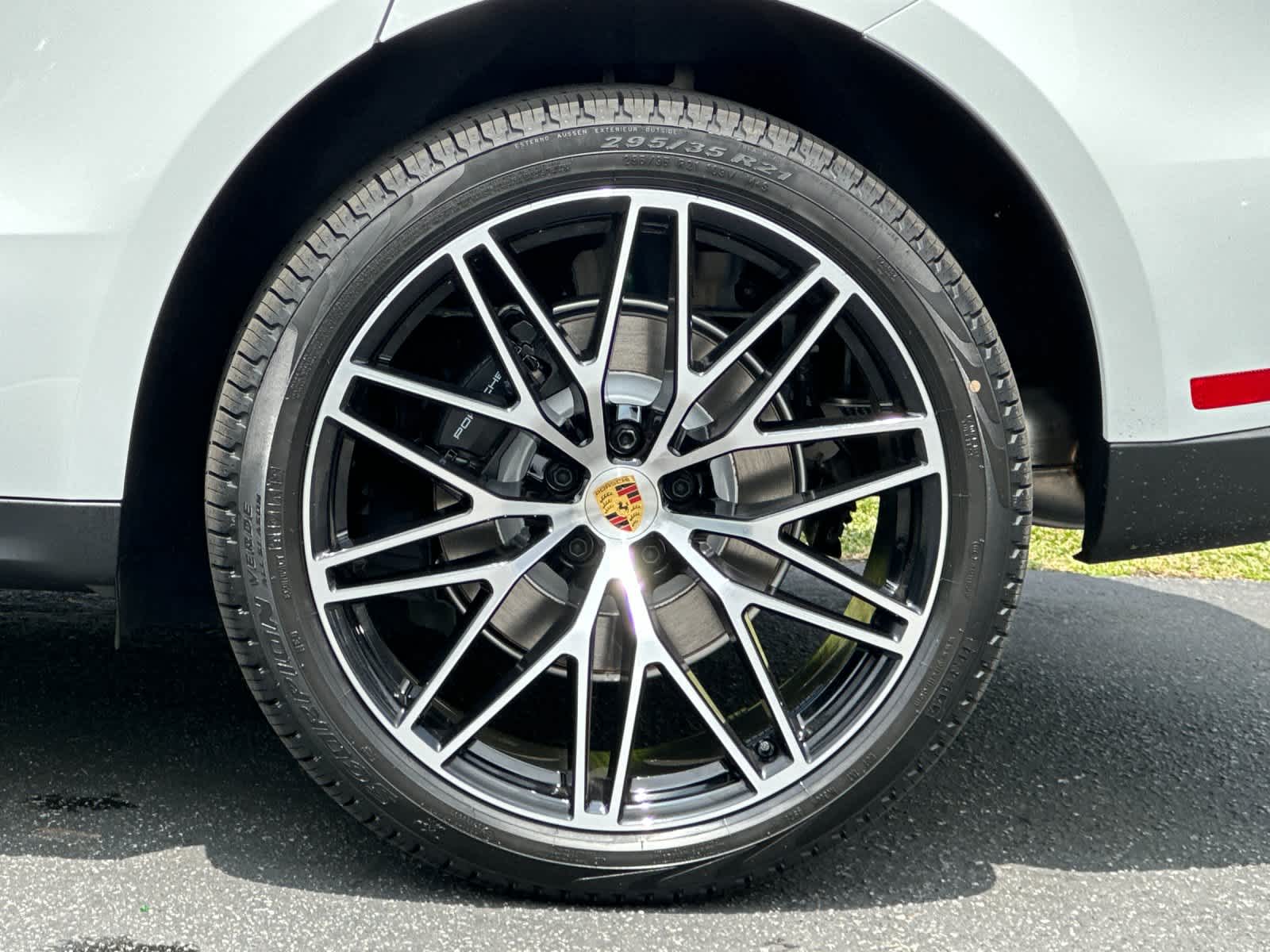 Thumbnail: 2026 Porsche Macan - 31