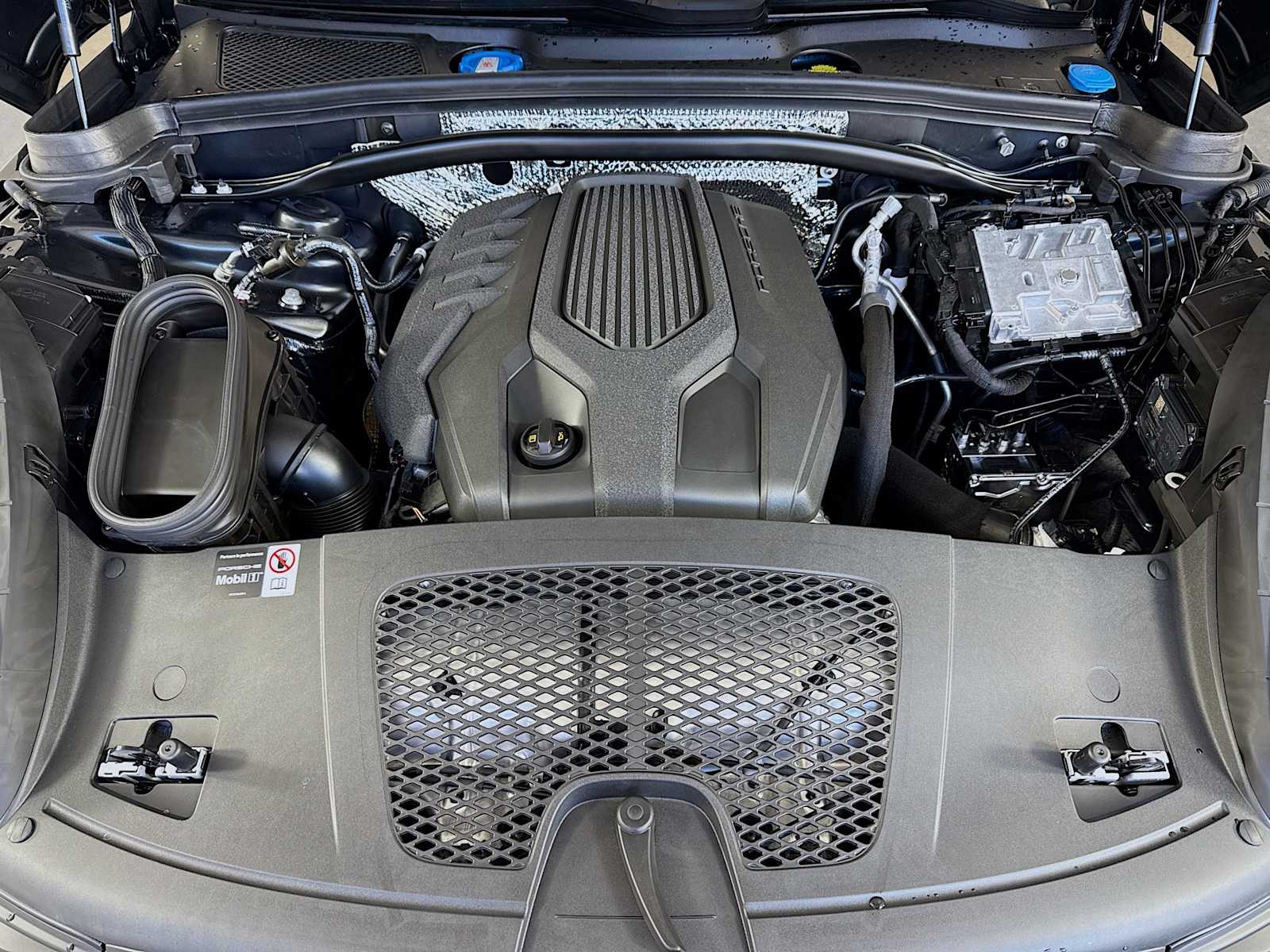 Thumbnail: 2026 Porsche Macan - 22