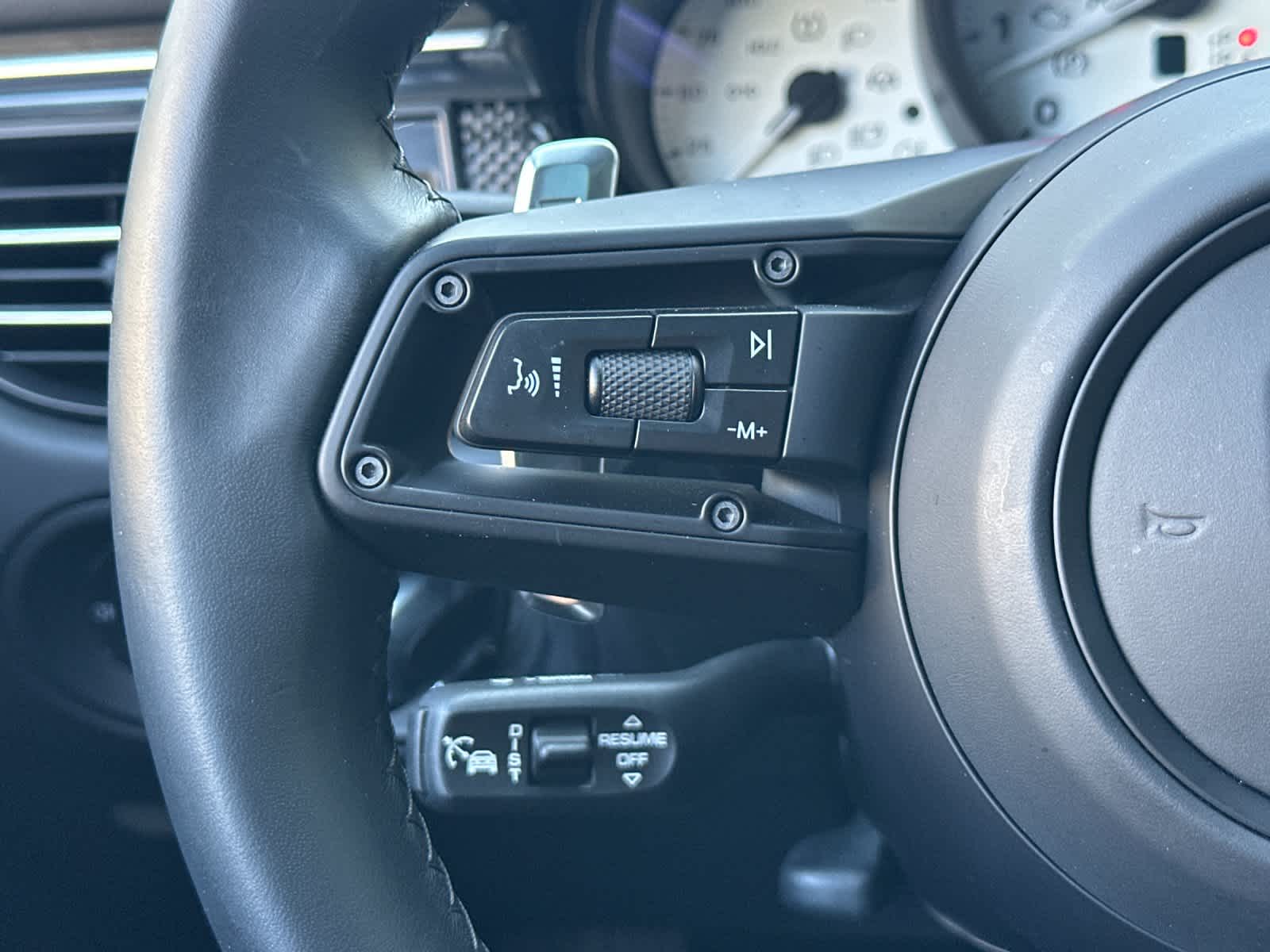 Thumbnail: 2025 Porsche Macan - 27