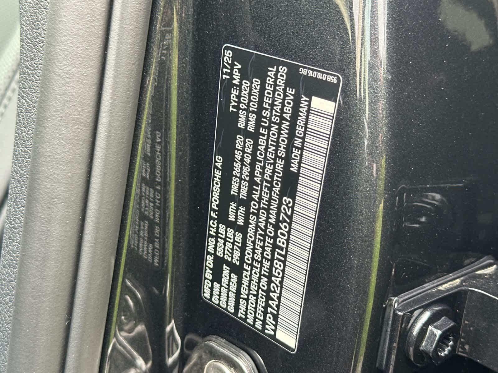 Thumbnail: 2026 Porsche Macan - 33