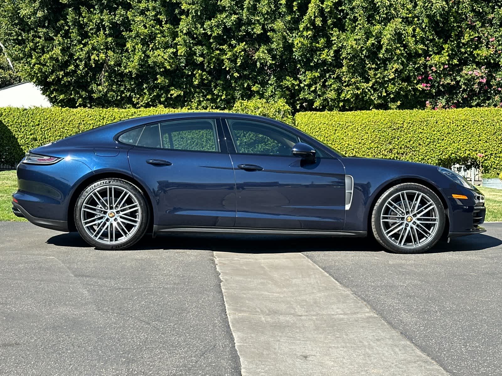 Thumbnail: 2022 Porsche Panamera - 9