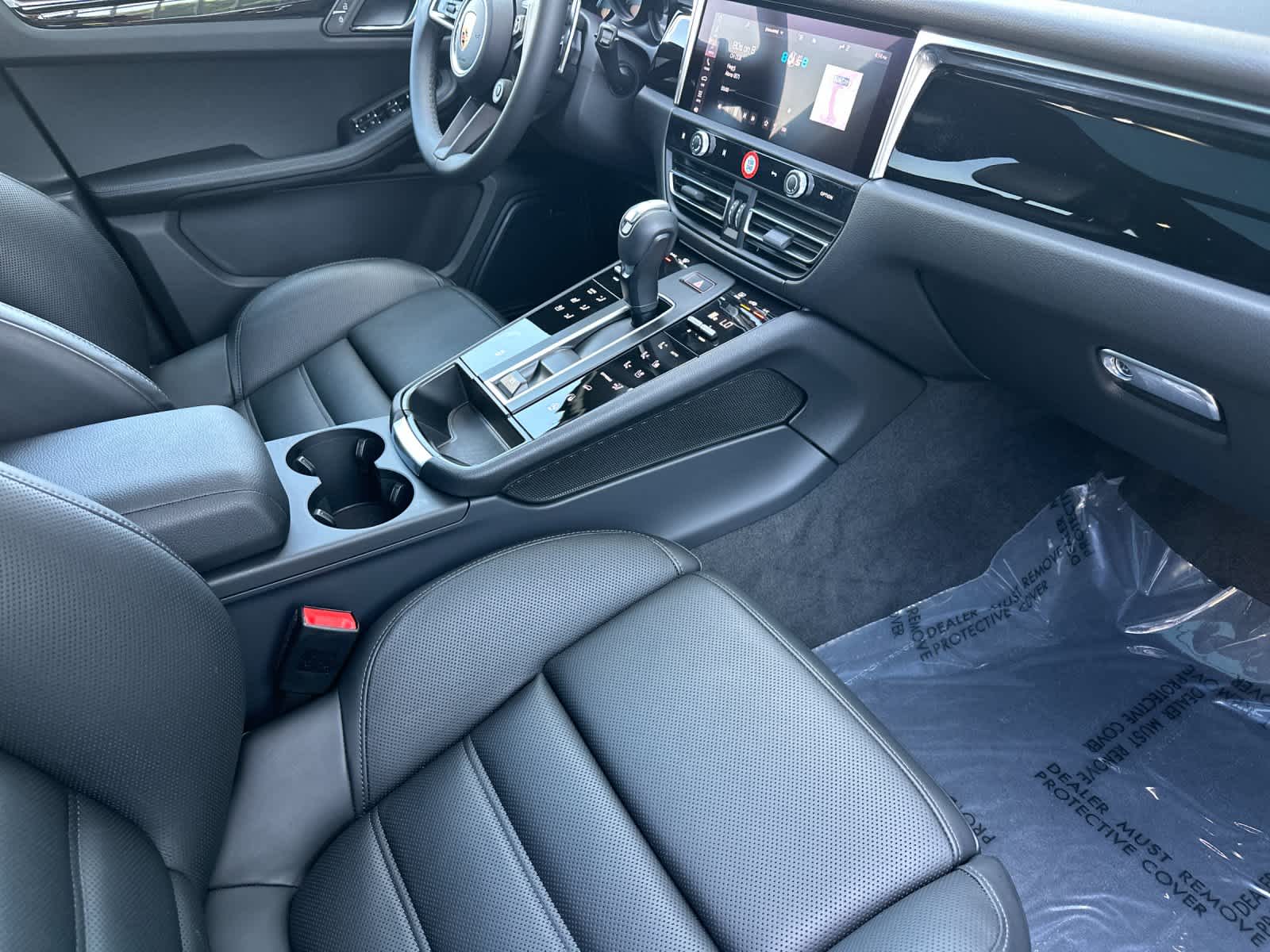 Thumbnail: 2026 Porsche Macan - 16