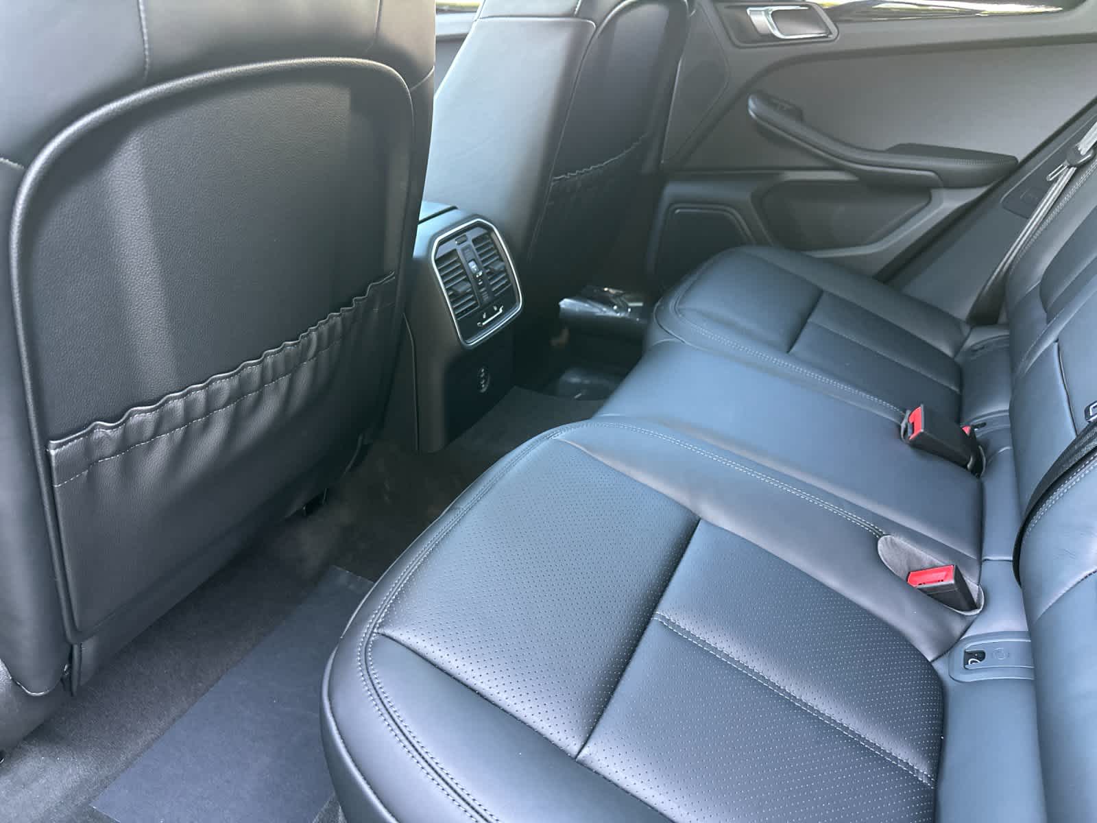 Thumbnail: 2026 Porsche Macan - 13