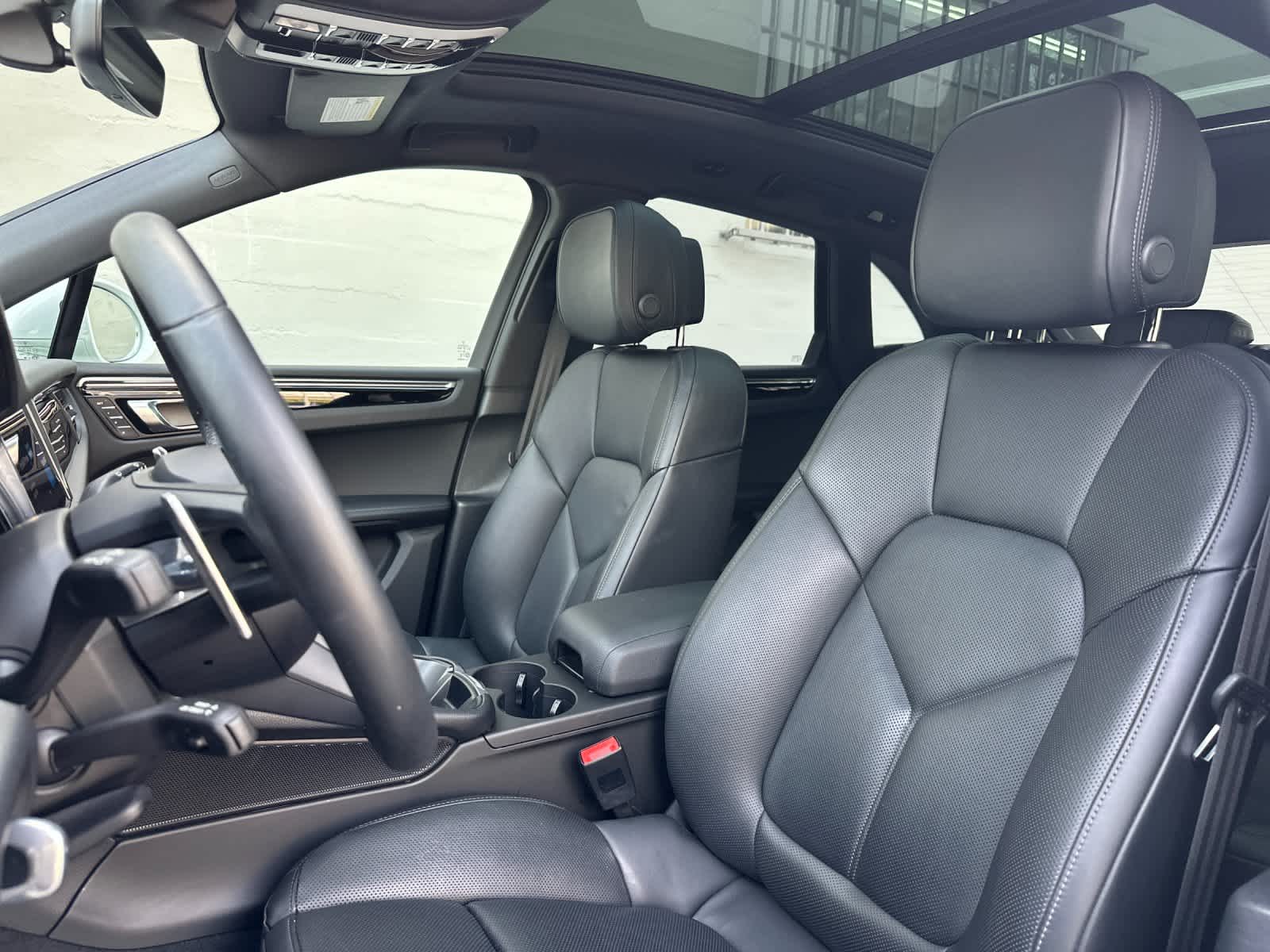 Thumbnail: 2025 Porsche Macan - 5