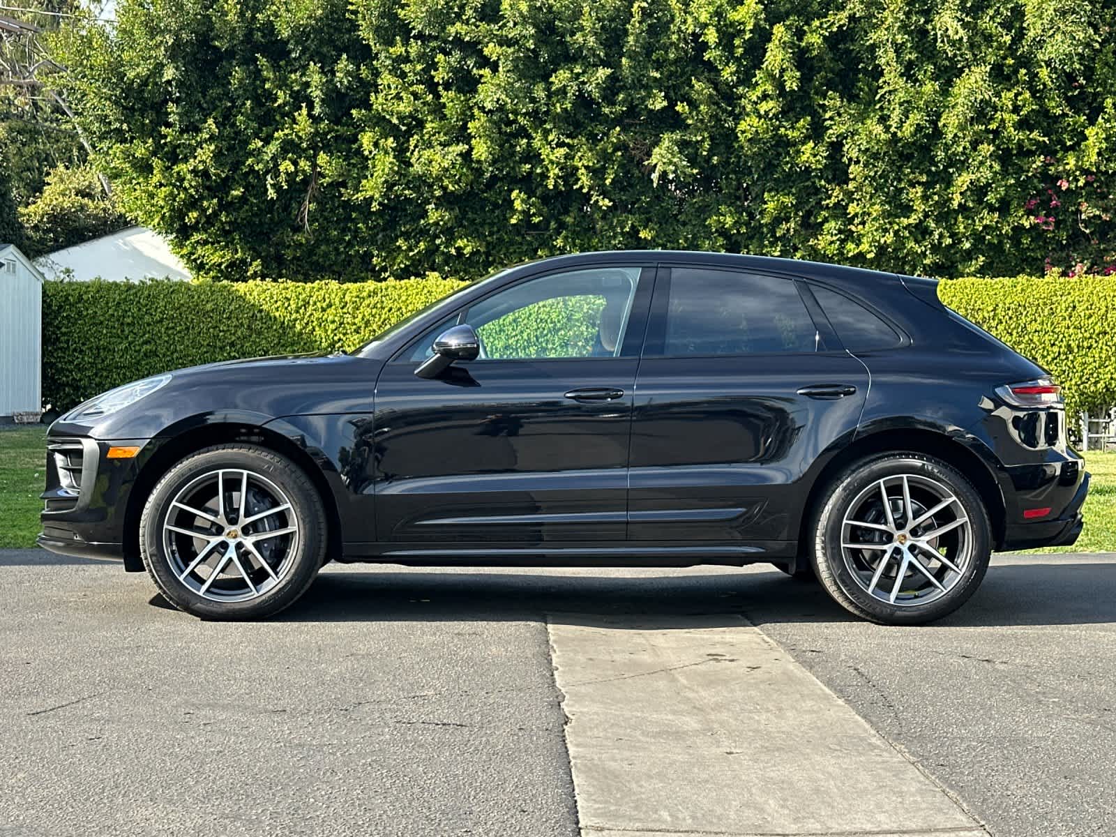 Thumbnail: 2025 Porsche Macan - 2