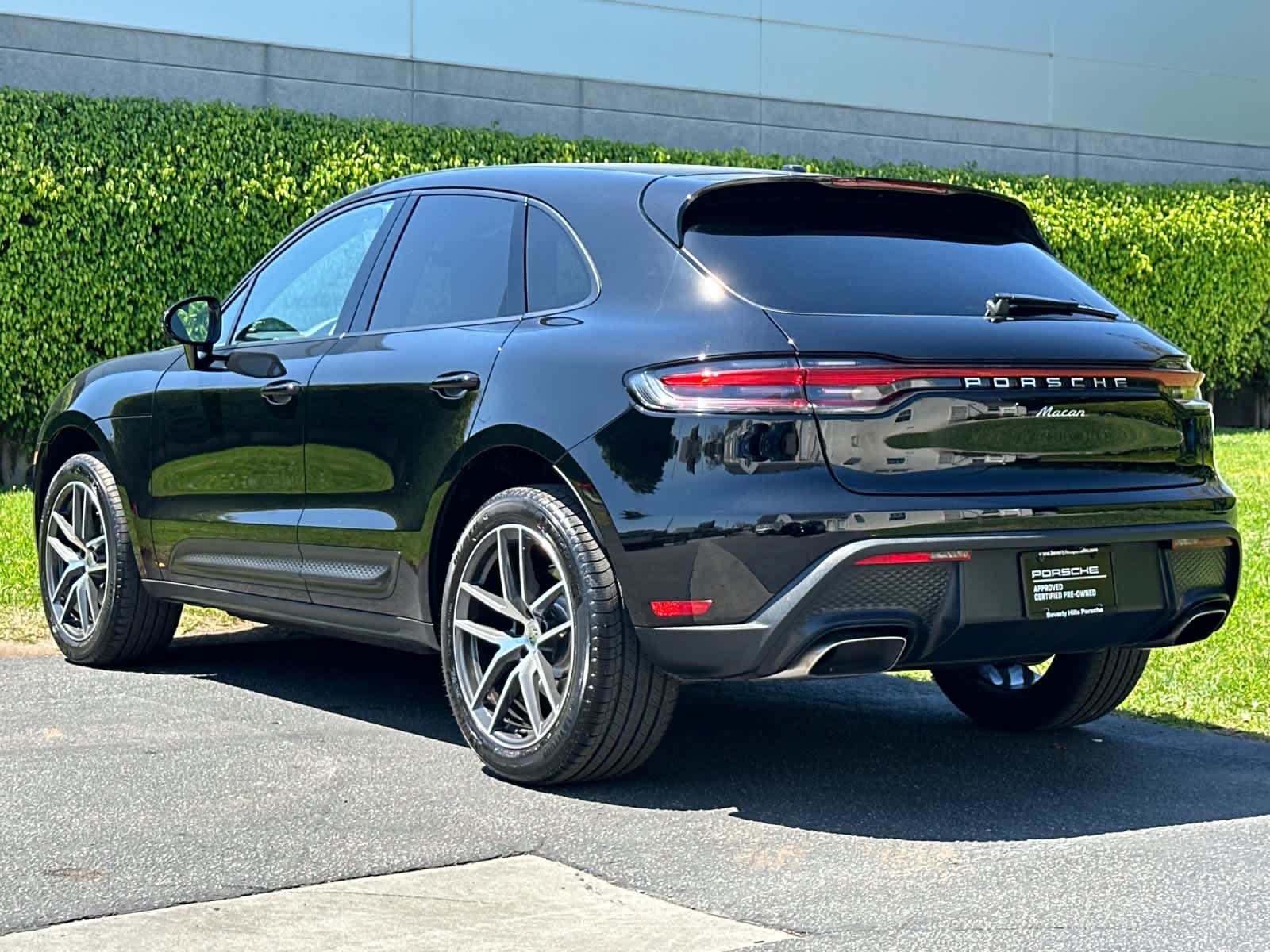 Thumbnail: 2025 Porsche Macan - 3