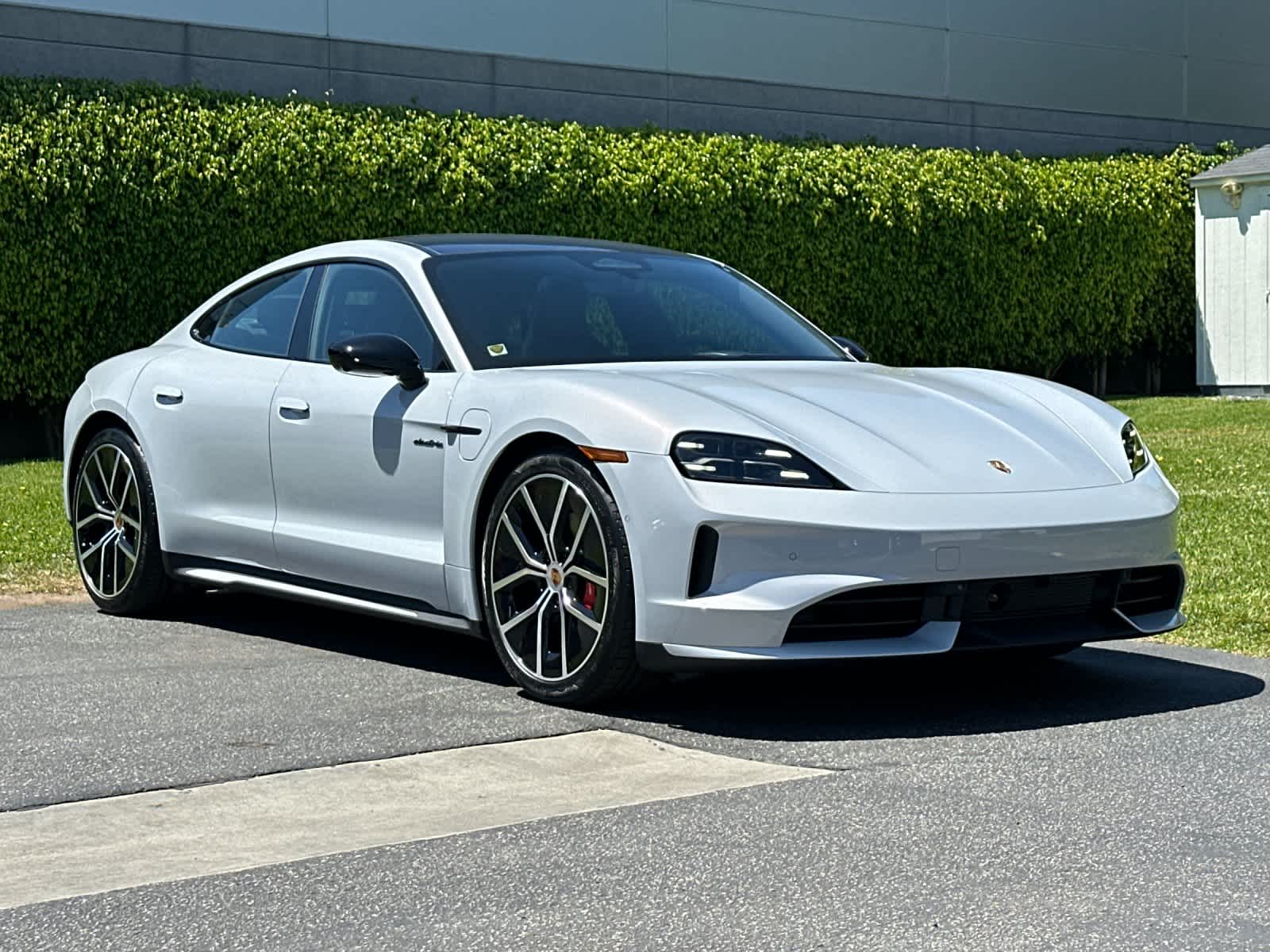 Thumbnail: 2026 Porsche Taycan - 10