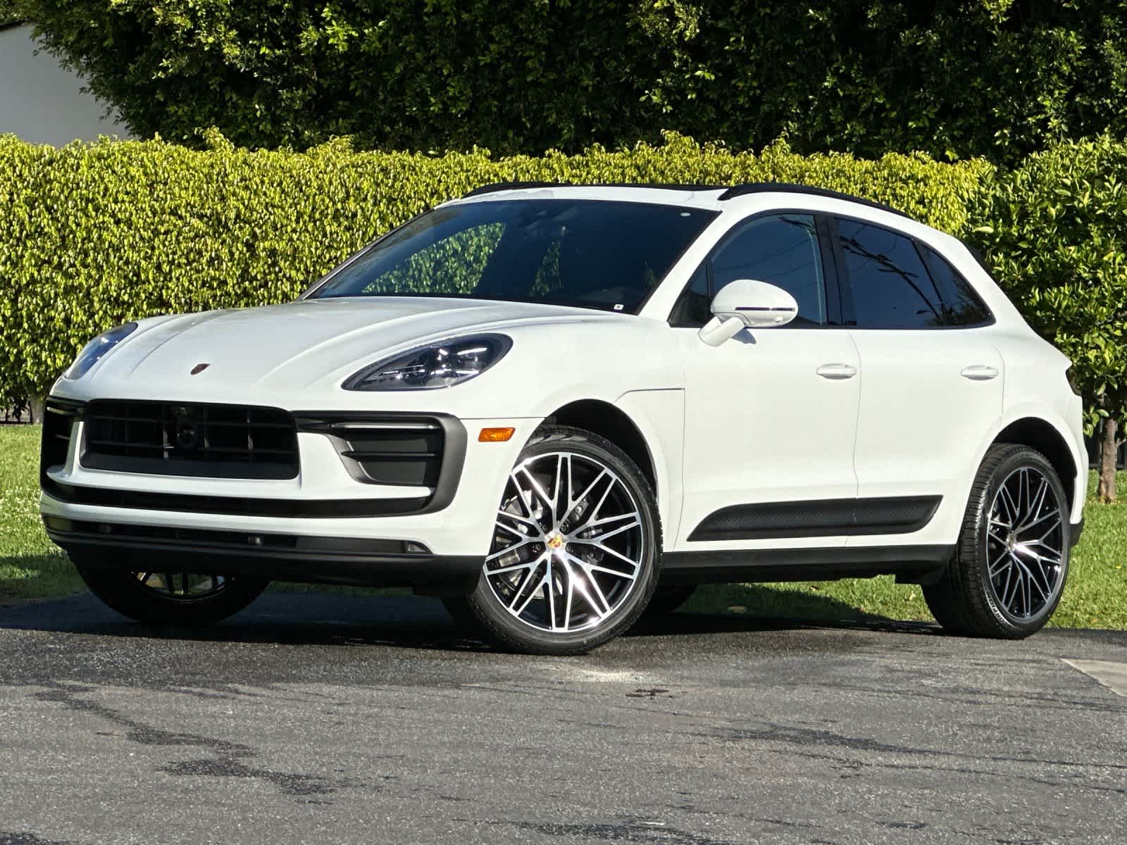 Thumbnail: 2026 Porsche Macan - 1