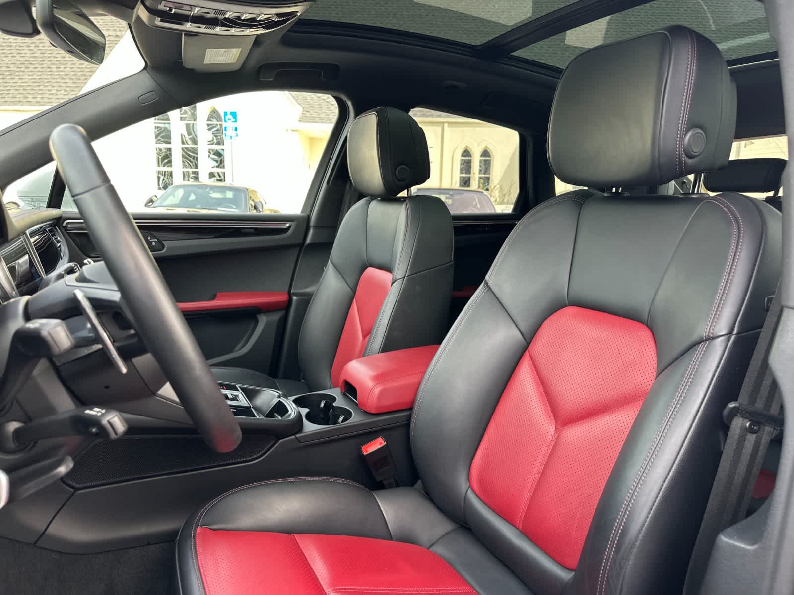 Thumbnail: 2025 Porsche Macan - 5