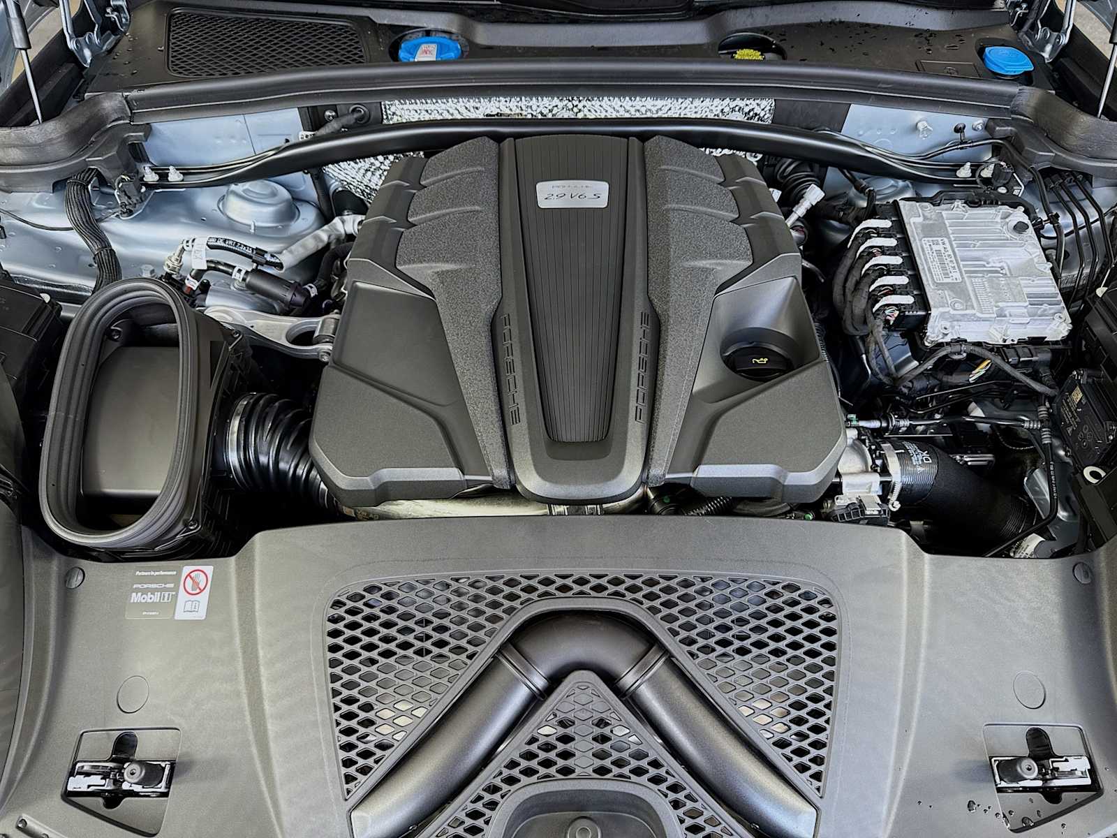 Thumbnail: 2025 Porsche Macan - 23