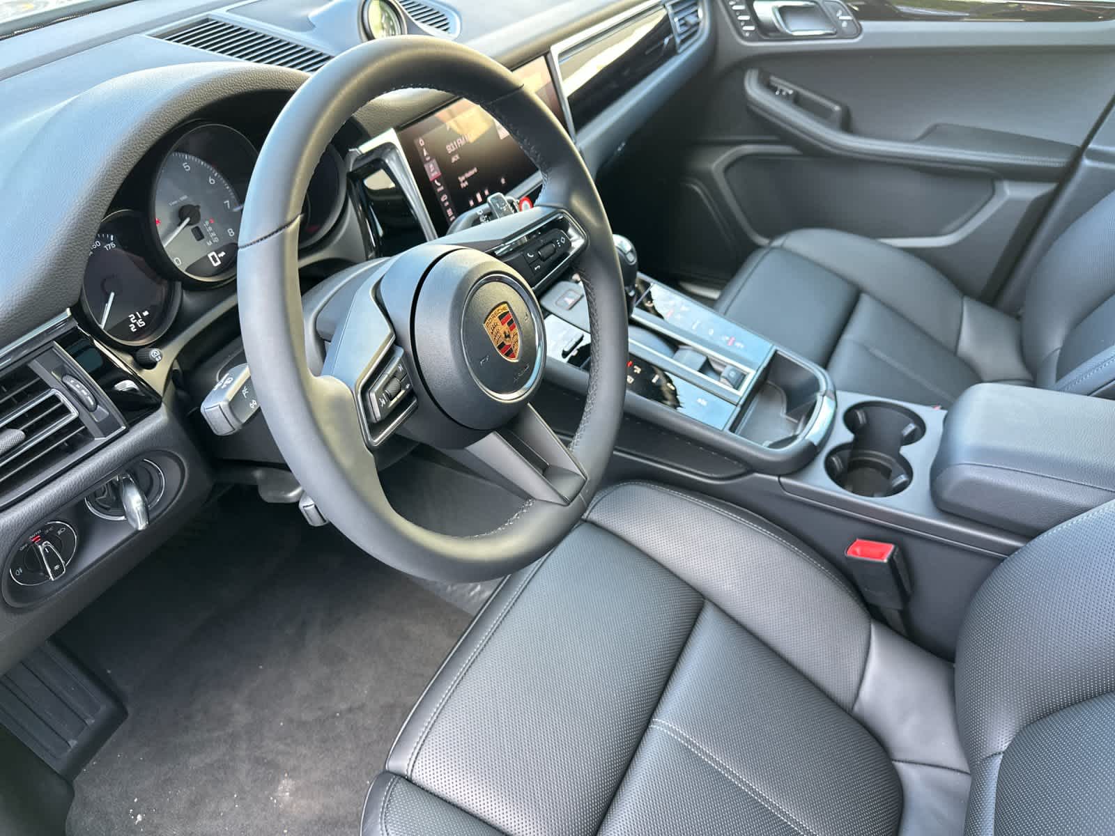 Thumbnail: 2026 Porsche Macan - 4