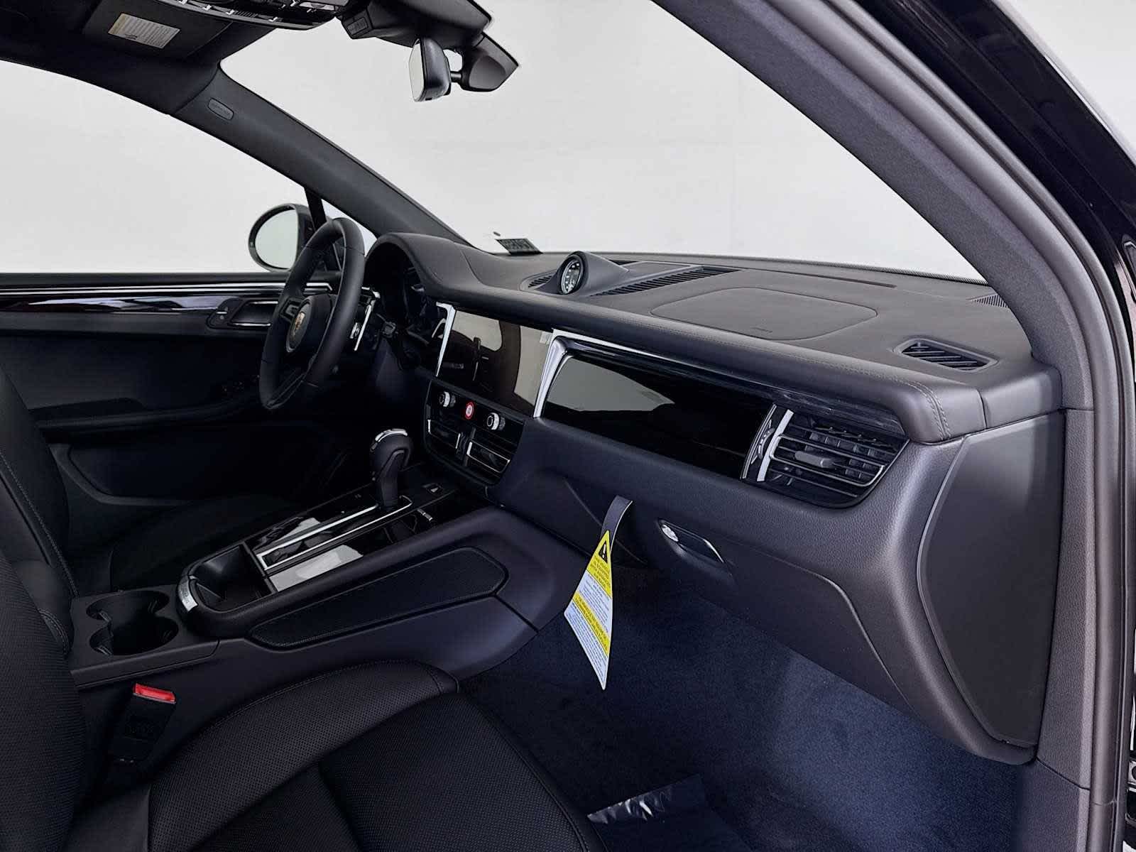 Thumbnail: 2025 Porsche Macan - 50