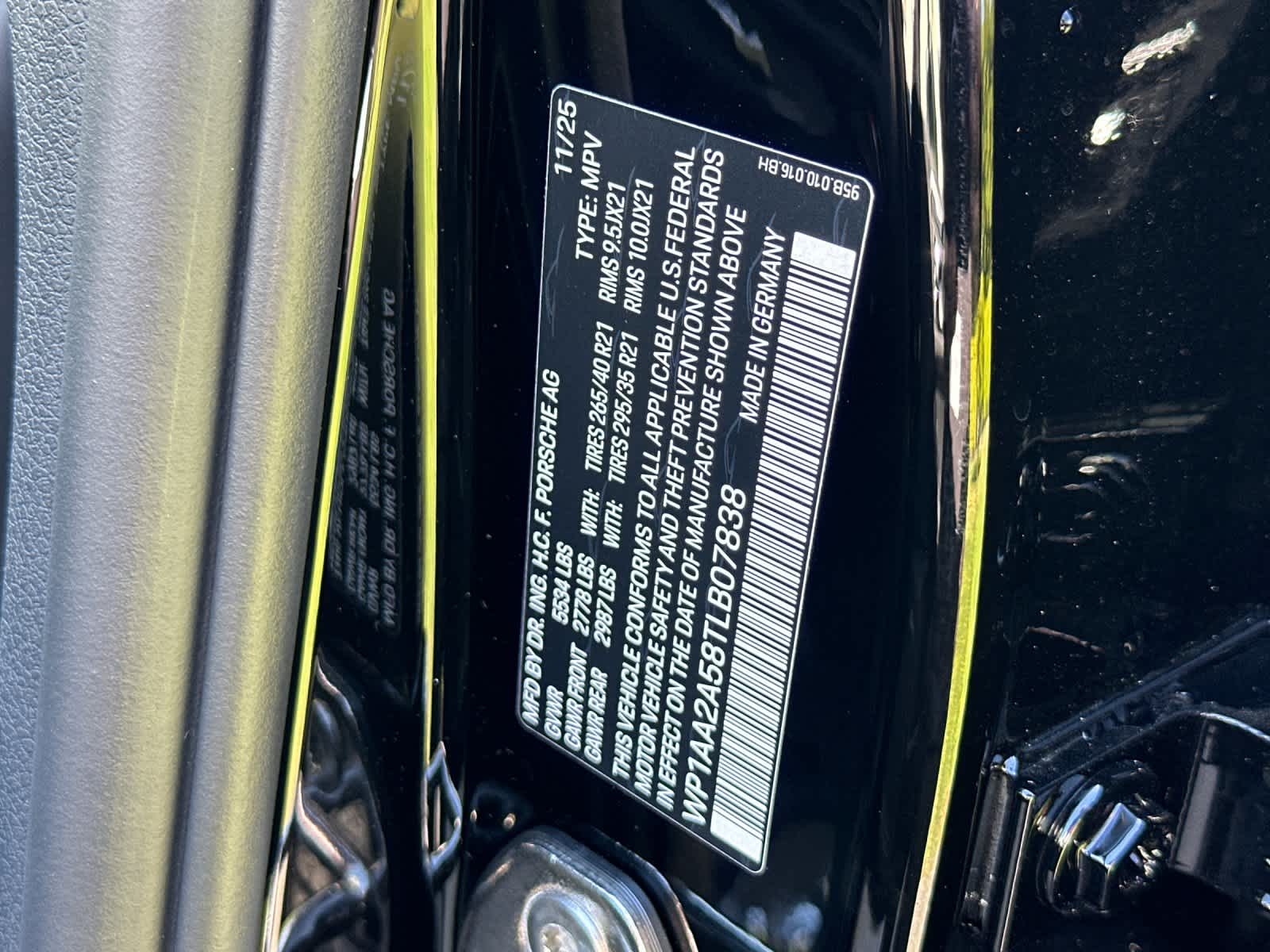 Thumbnail: 2026 Porsche Macan - 32