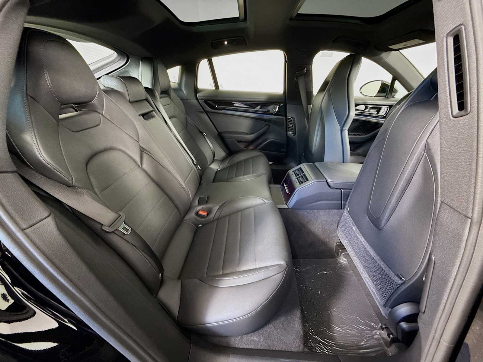 Thumbnail: 2026 Porsche Panamera - 20